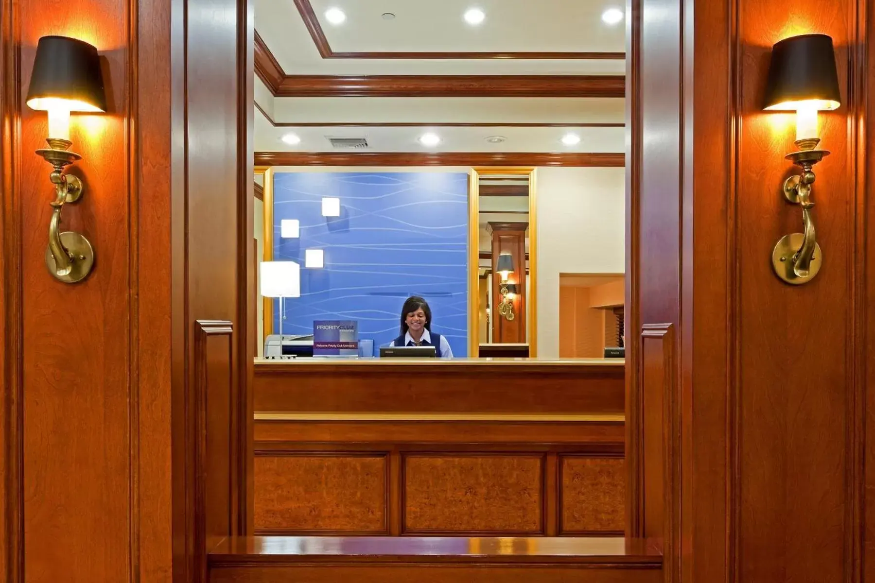 Lobby/Reception in Rockville Centre Hotel