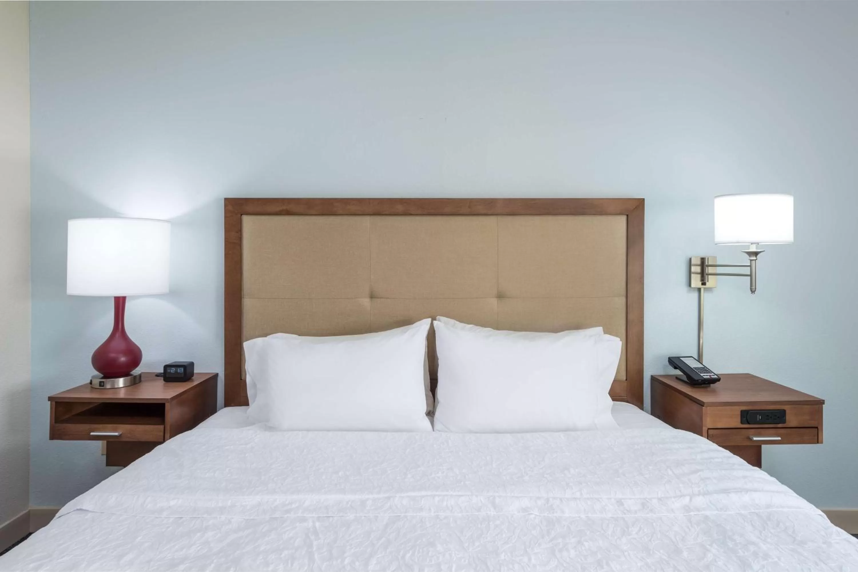 Bed in Hampton Inn Columbia