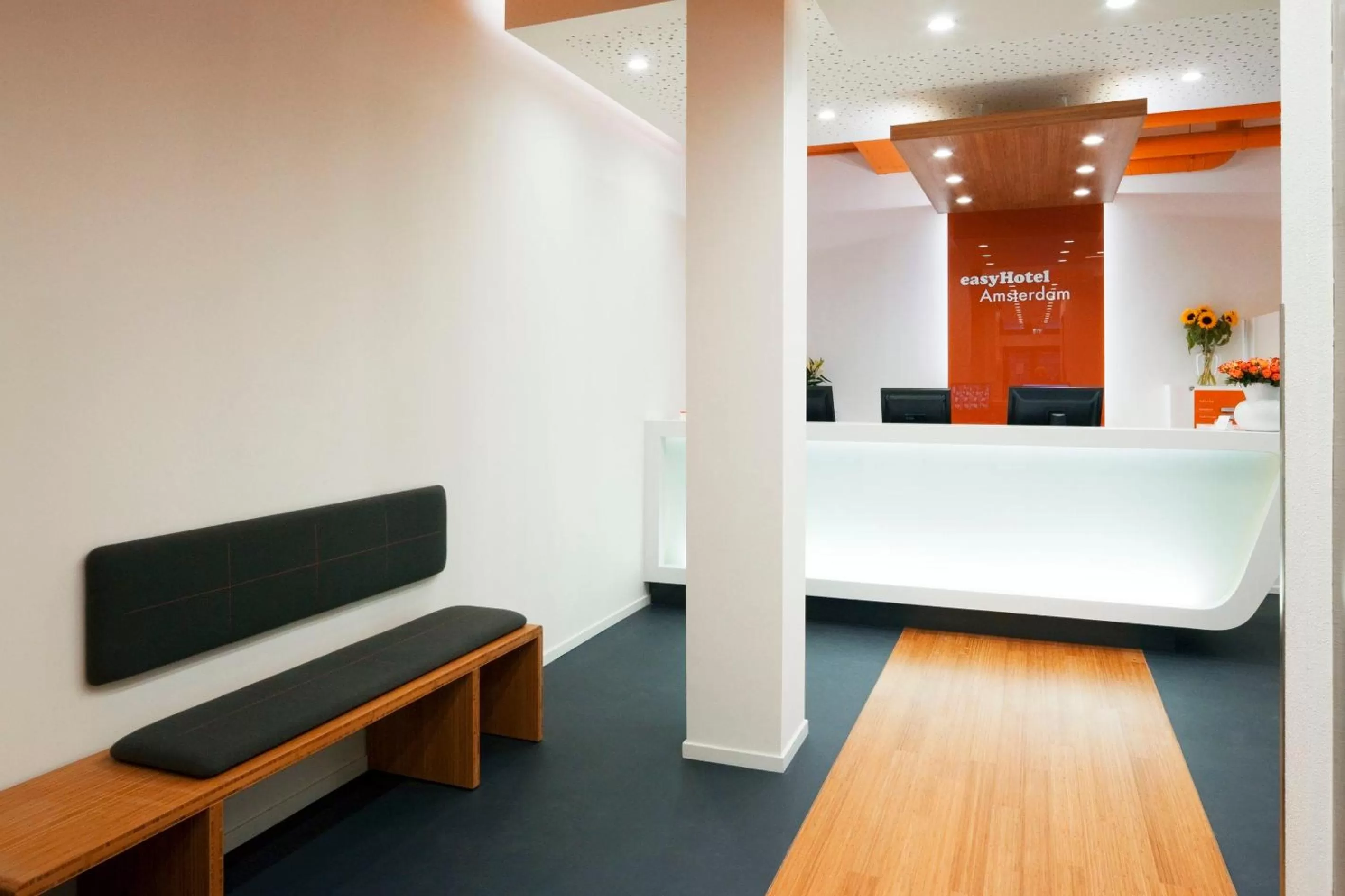 Lobby or reception in easyHotel Amsterdam City Centre South