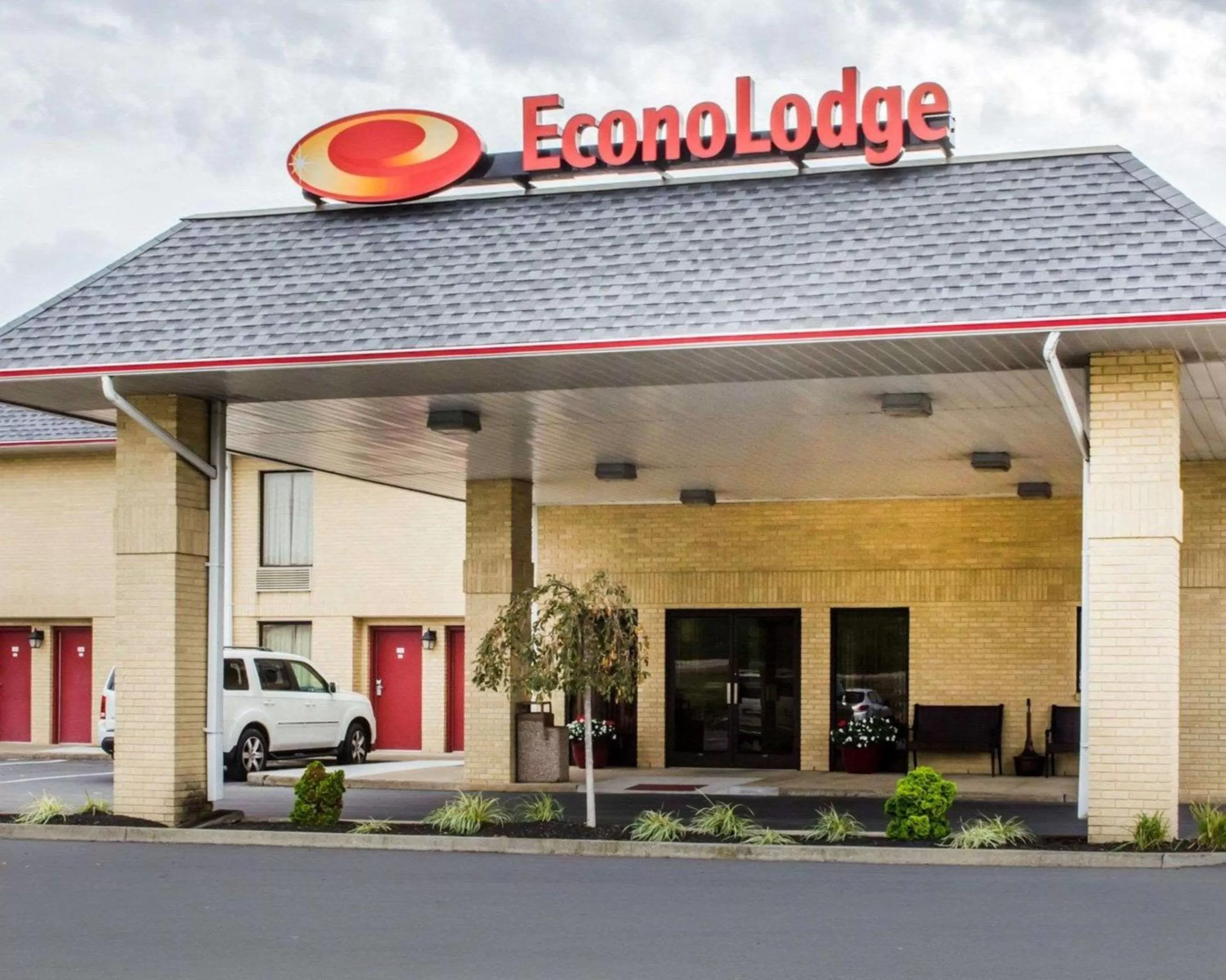 Property building in Econo Lodge Mifflintown