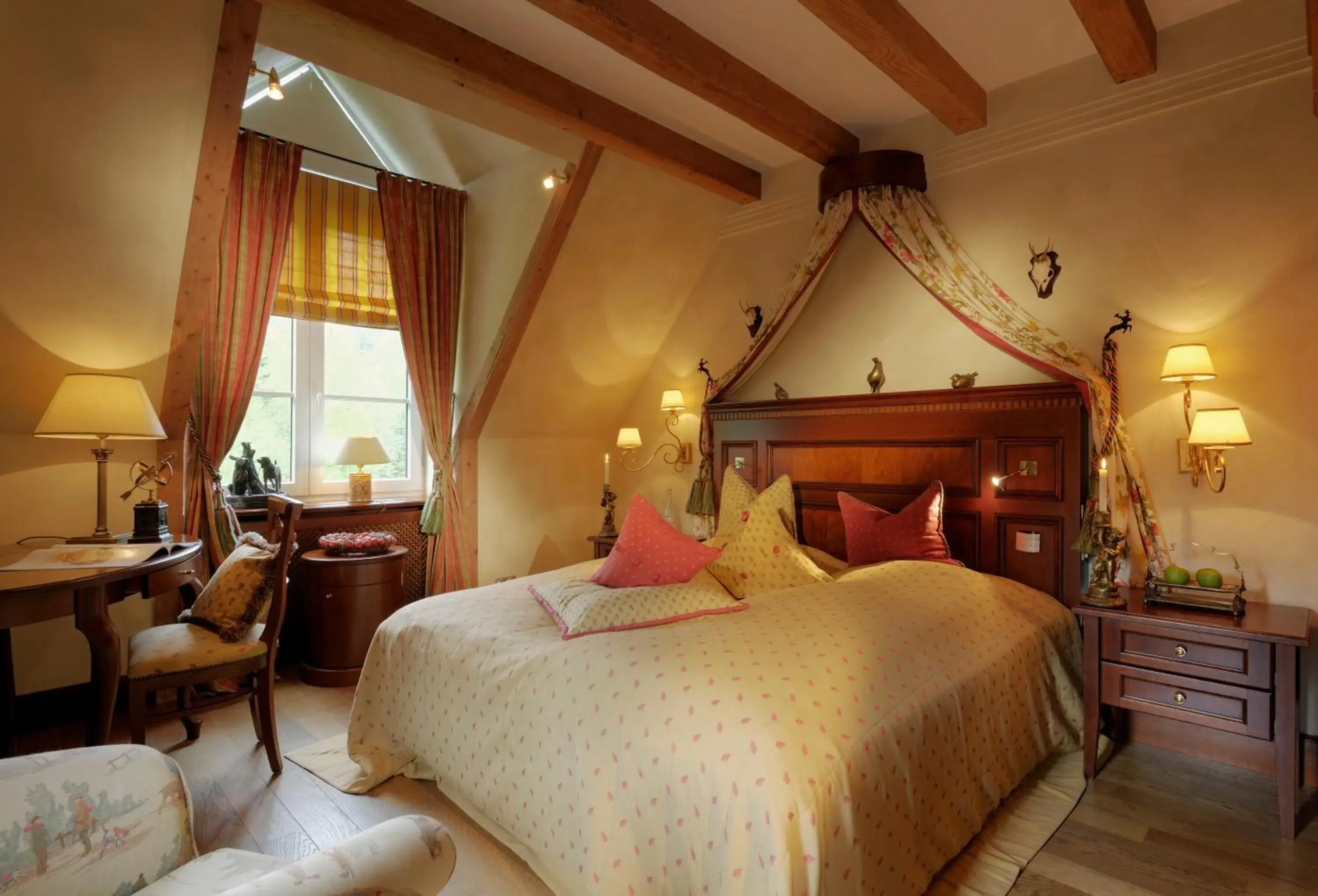 Photo of the whole room, Bed in Relais & Châteaux Jagdhof Glashütte