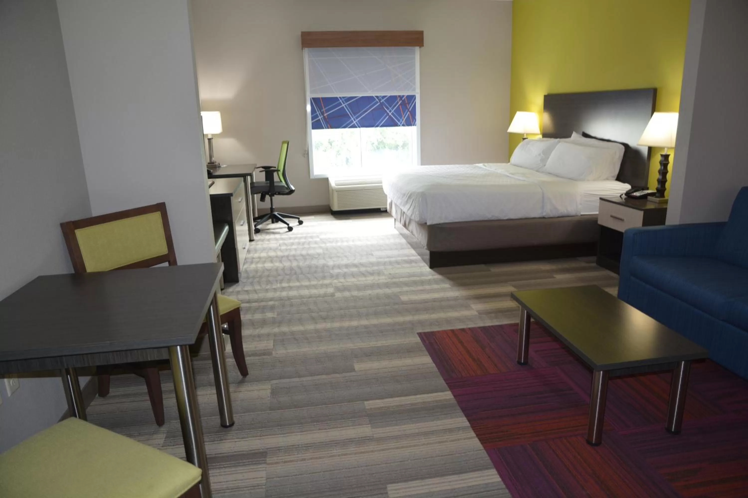 Photo of the whole room, Bed in Holiday Inn Express & Suites Caryville by IHG