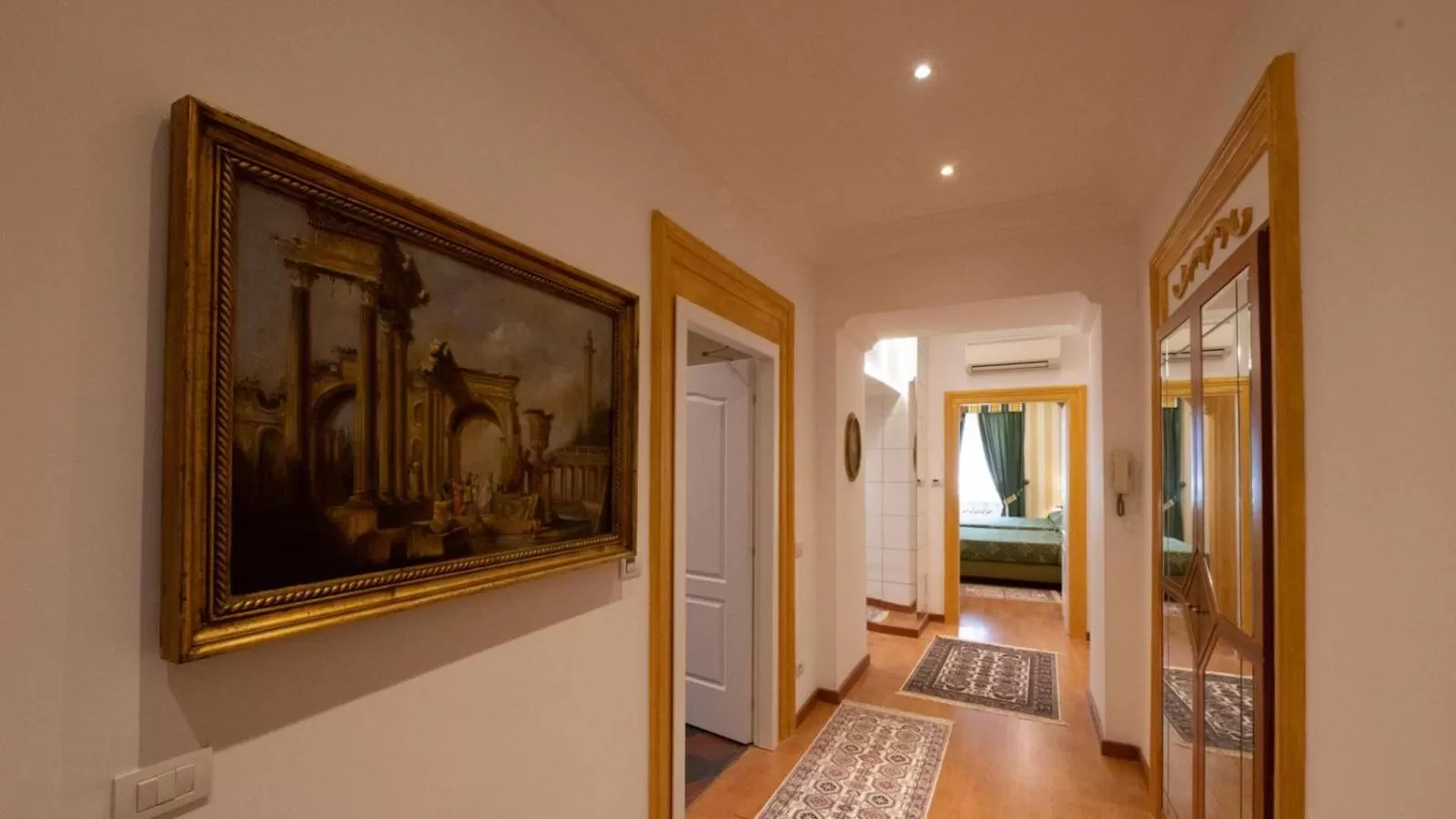 TV/Entertainment Center in B&B Venus Inn