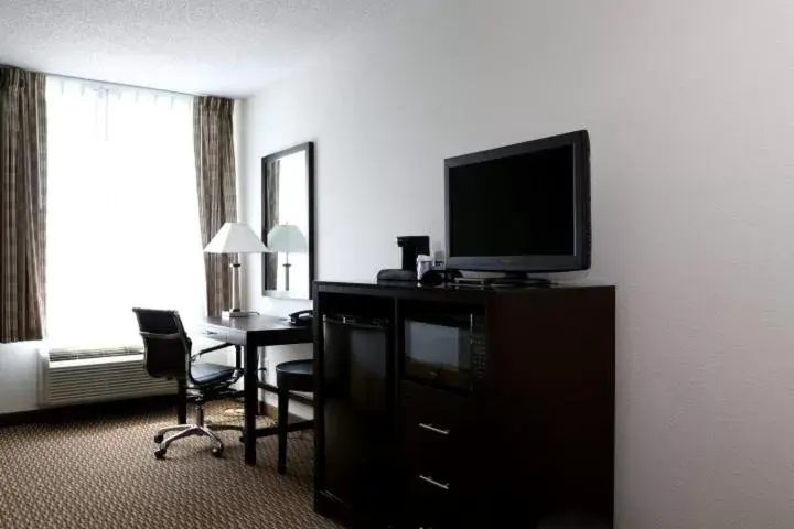 TV and multimedia, TV/Entertainment Center in Holiday Inn Express Lexington Southwest Nicholasville, an IHG Hotel