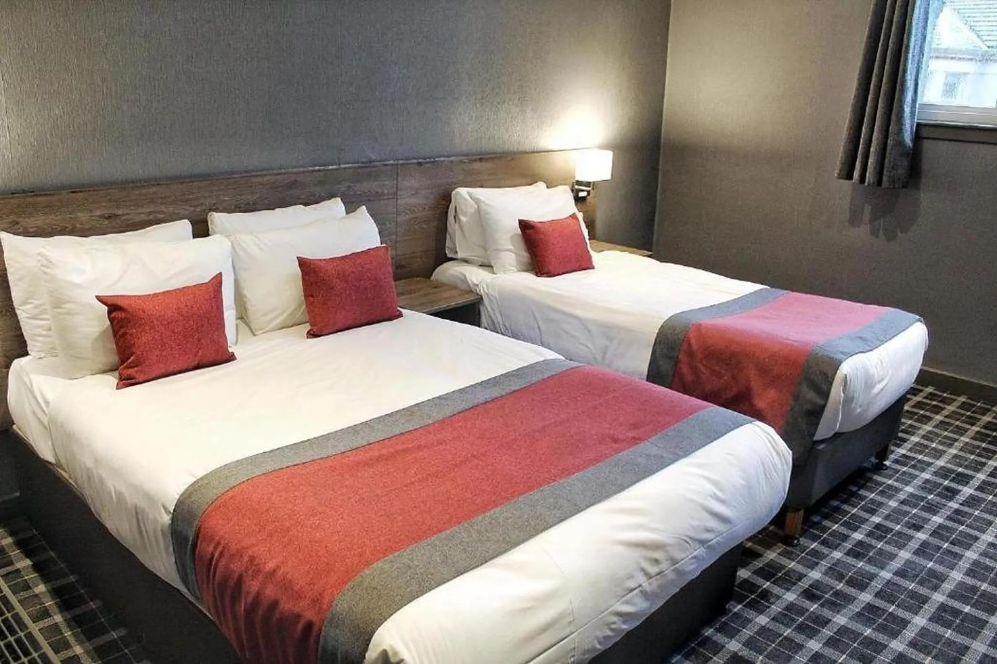 Bed in Devoncove Hotel Glasgow