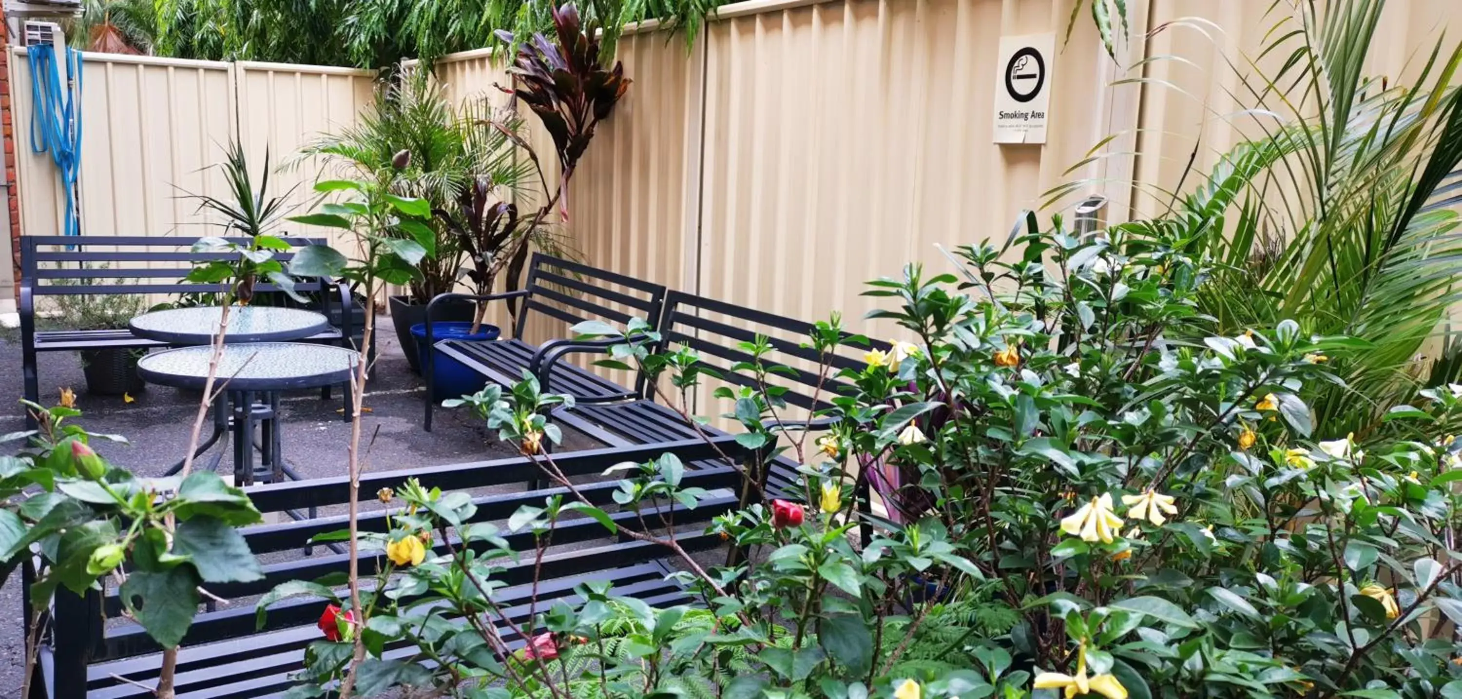 Seating area in Archer Park Motel