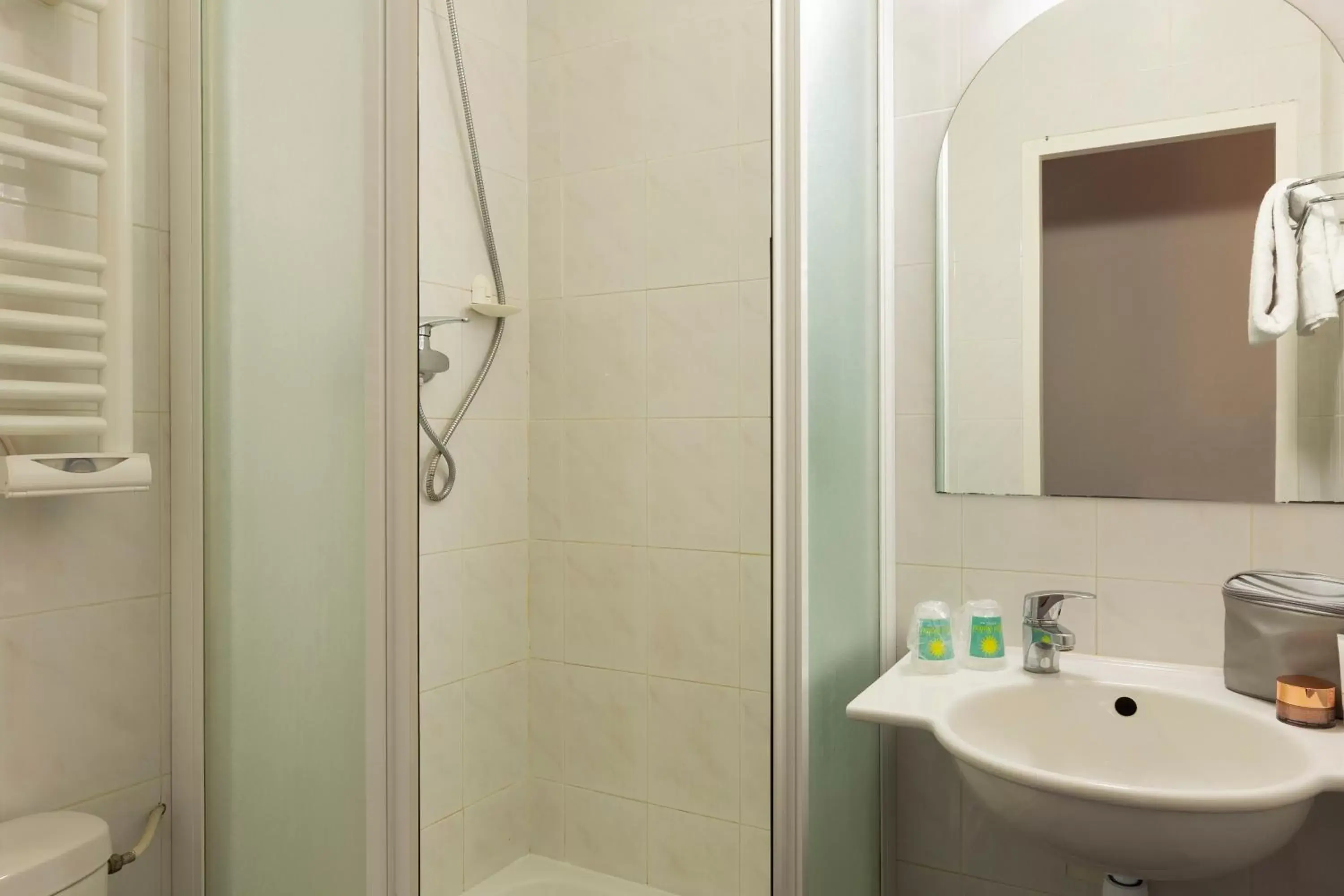 Shower, Bathroom in B&B HOTEL Colmar Lumière