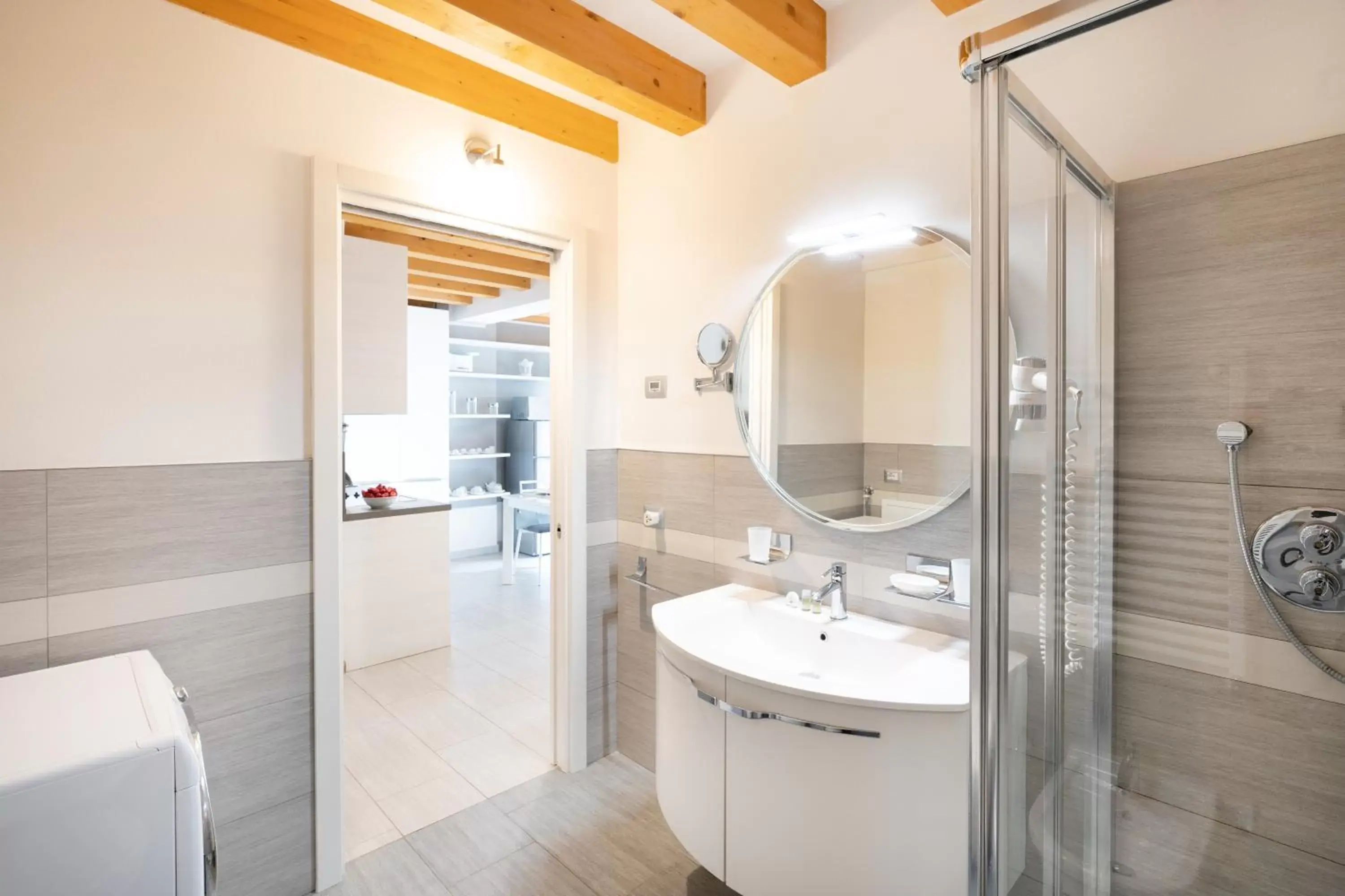 Shower, Bathroom in Ca' Degli Antichi Giardini Apartments