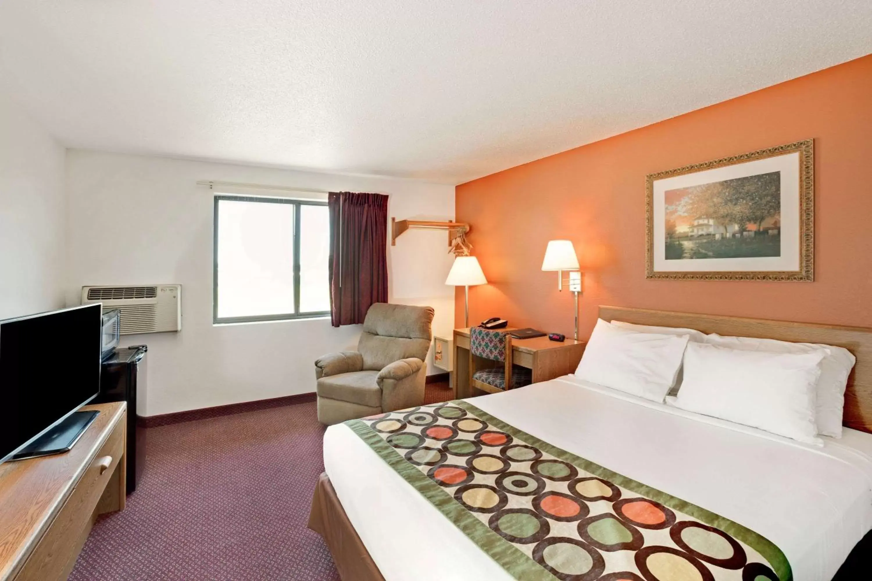 Photo of the whole room in Super 8 by Wyndham Aberdeen East