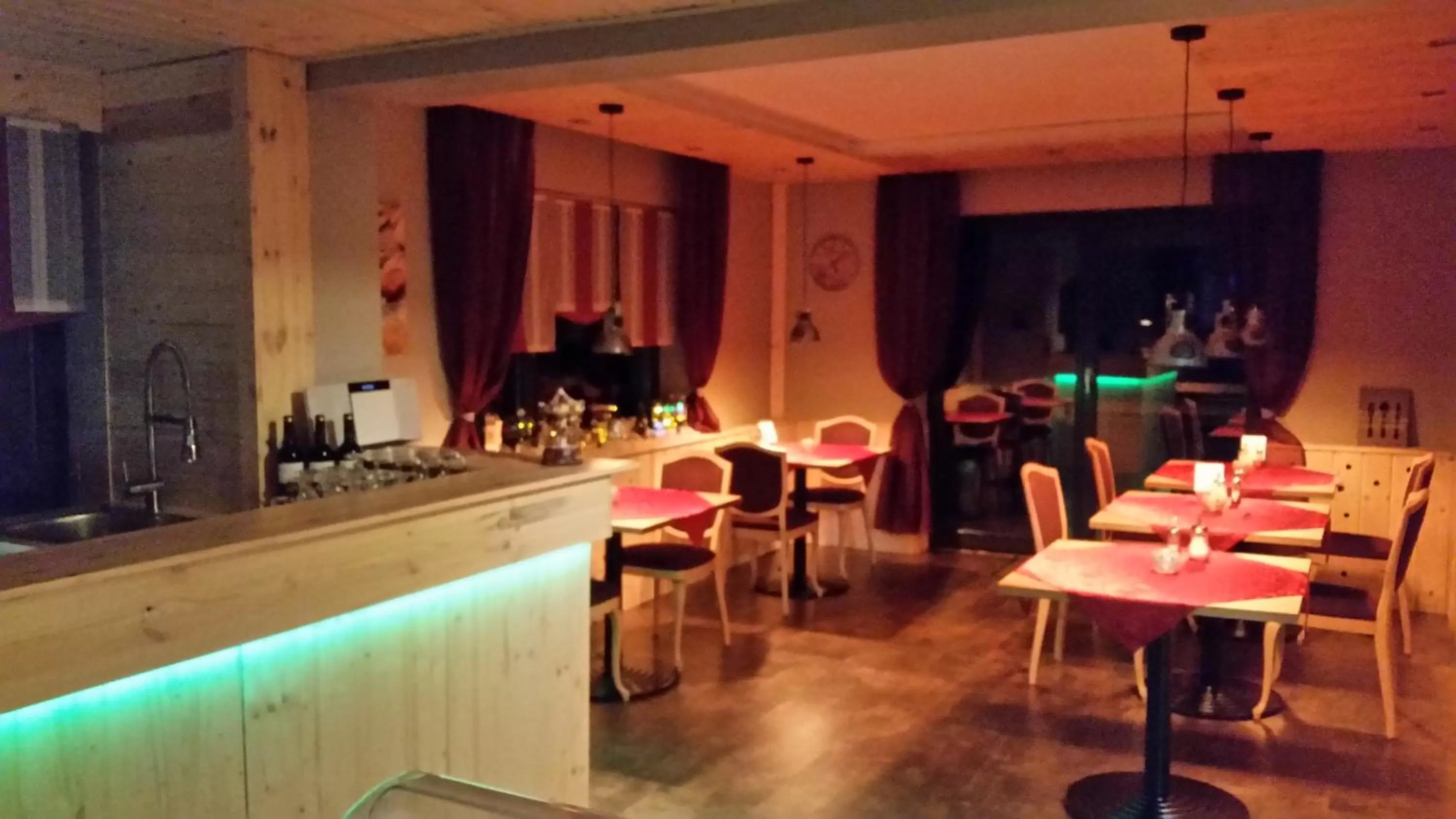 Lounge or bar, Restaurant/Places to Eat in Pension Haus Petra