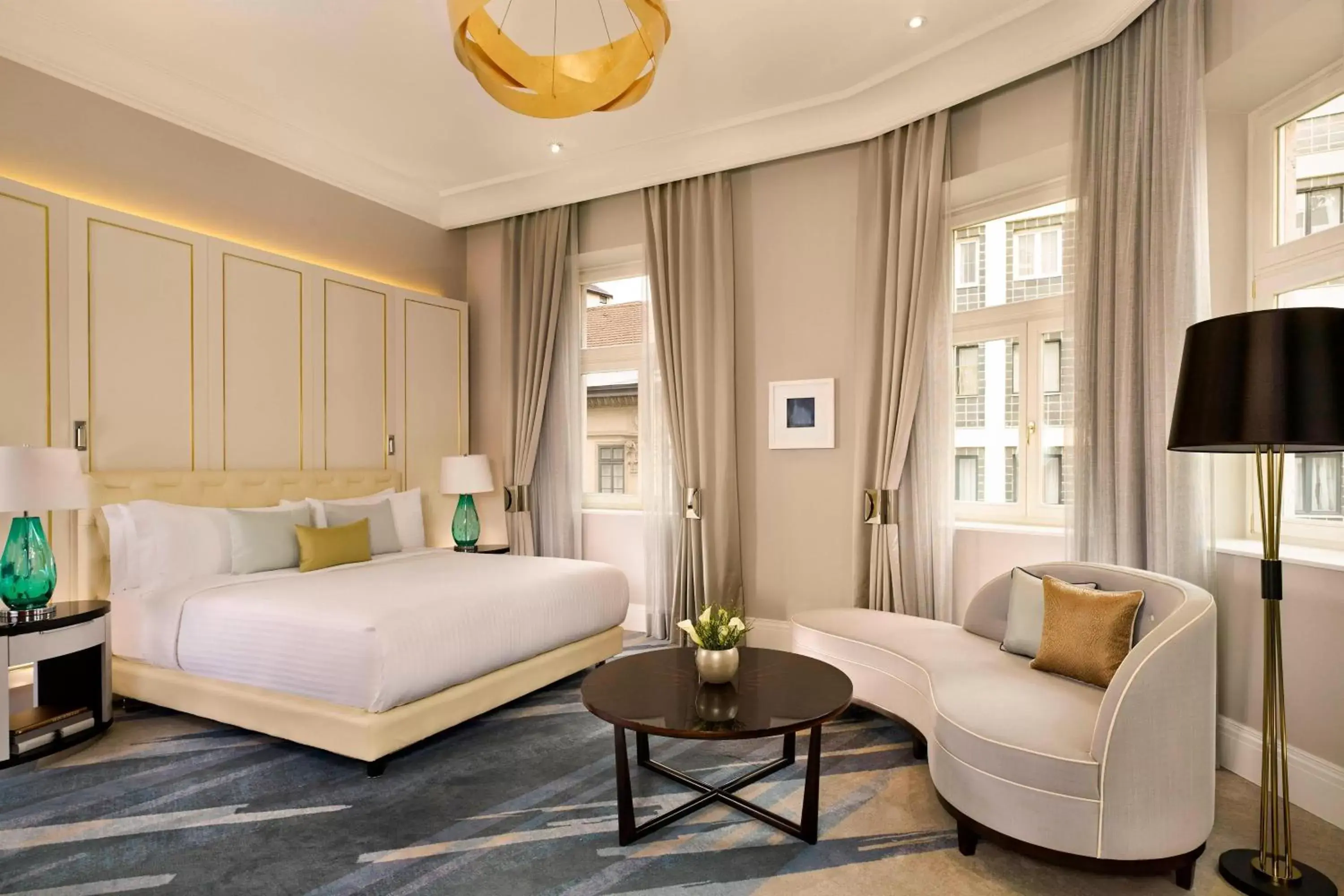 Bedroom in The Ritz-Carlton, Budapest