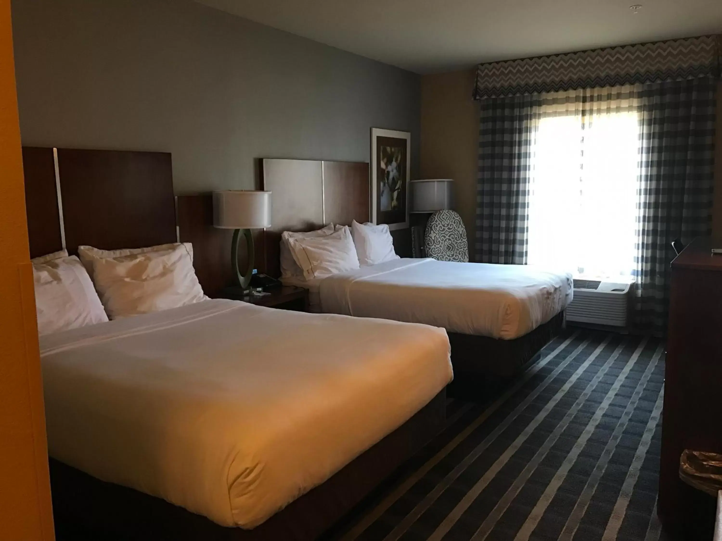 Photo of the whole room, Bed in Holiday Inn Express & Suites Perry-National Fairground Area, an IHG Hotel