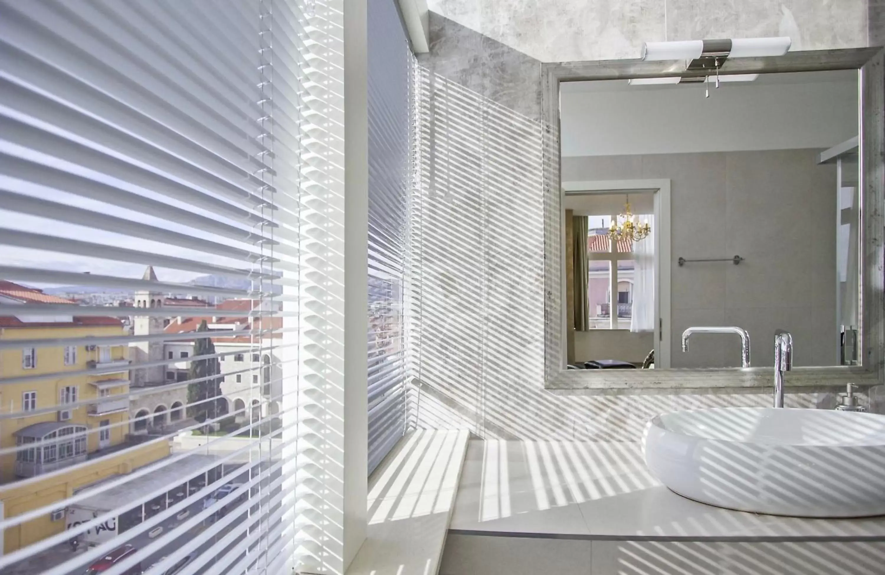 Bathroom in Prima Luce Downtown - MAG Quaint & Elegant Boutique Hotels