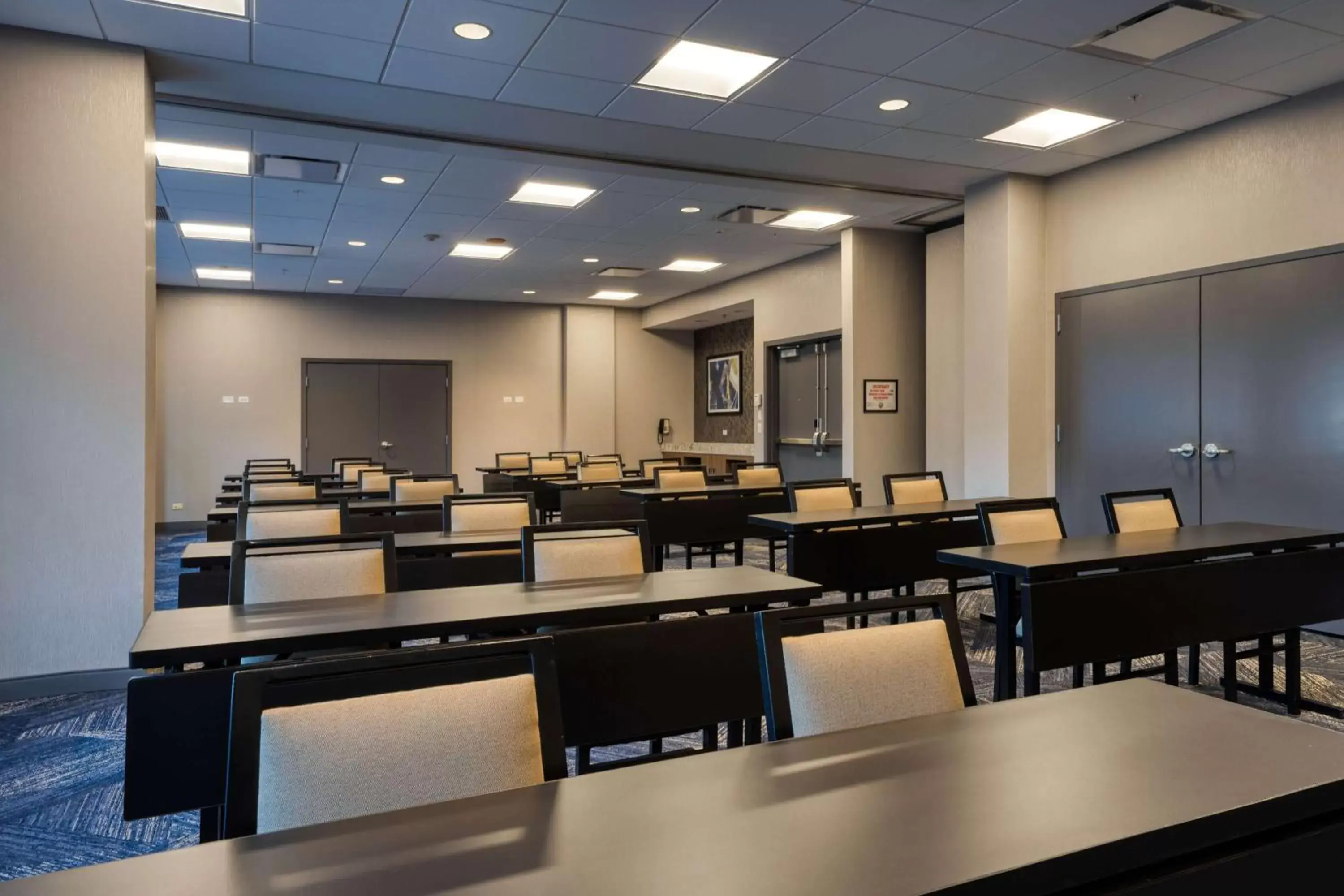 Meeting/conference room in Hampton Inn & Suites Chicago-Downtown