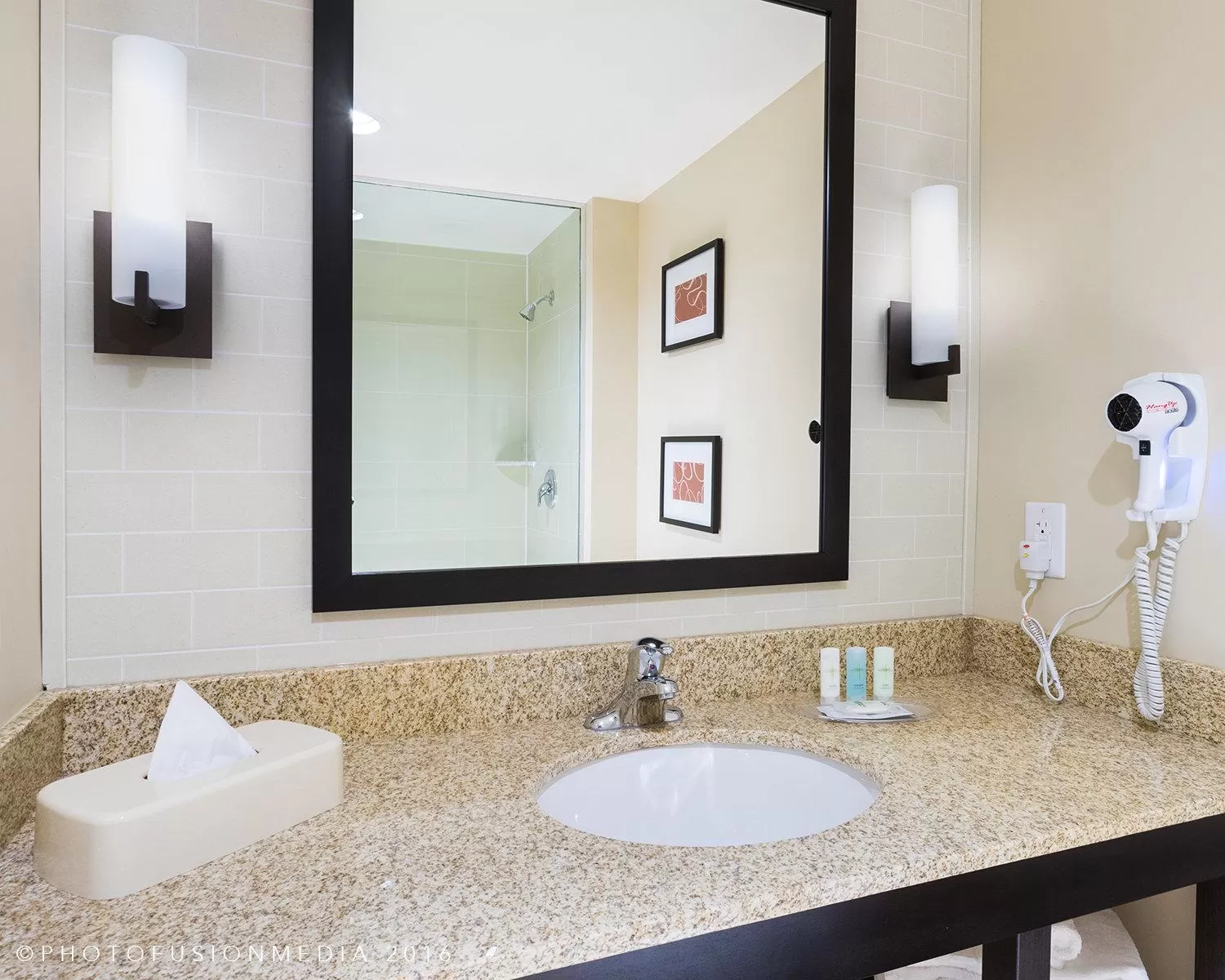 Bathroom in Comfort Suites DuBois Country Club