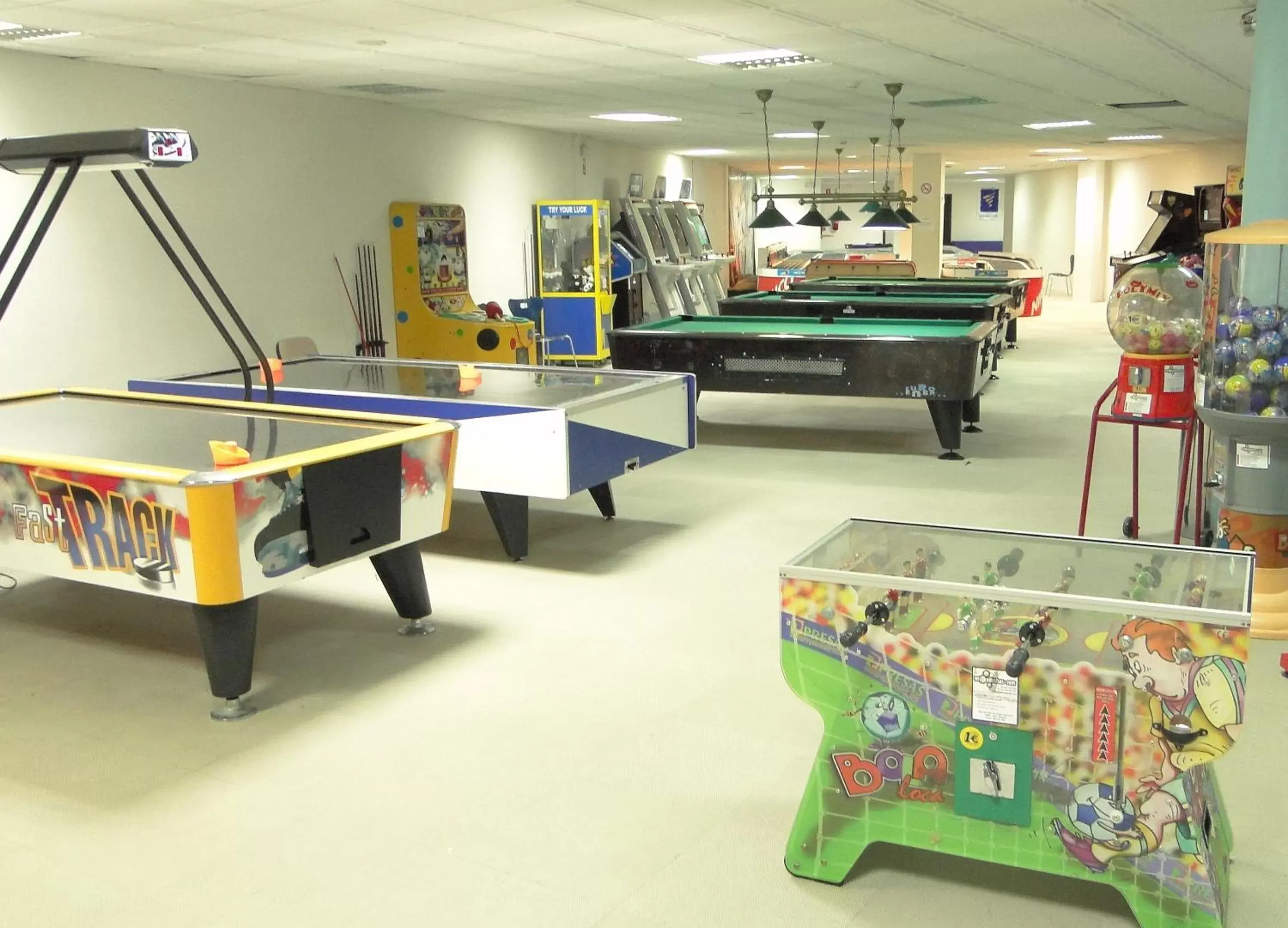 Activities, Billiards in Hotel Apartamento Paraiso De Albufeira