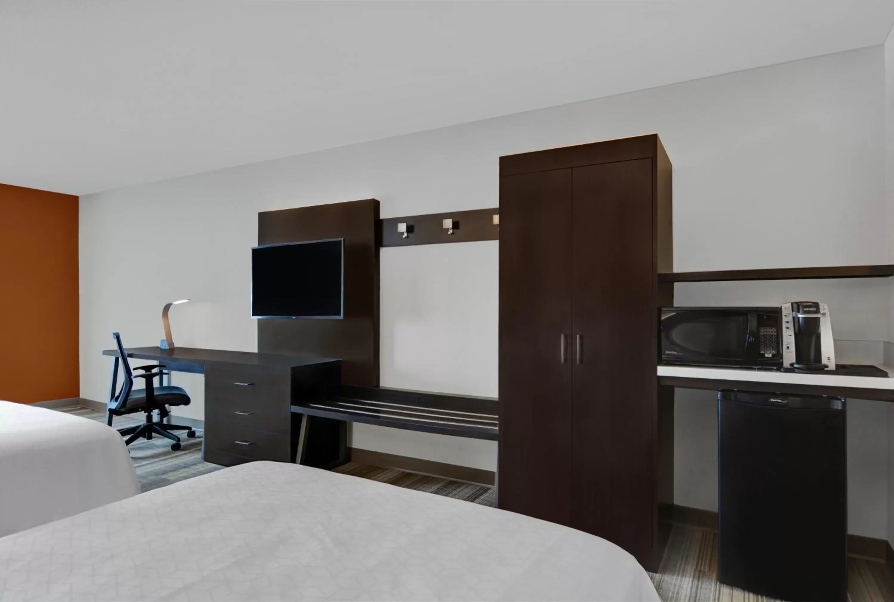 Photo of the whole room, Bed in Holiday Inn Express Atmore by IHG Photo of the whole room, Bed in Holiday Inn Express Atmore by IHG