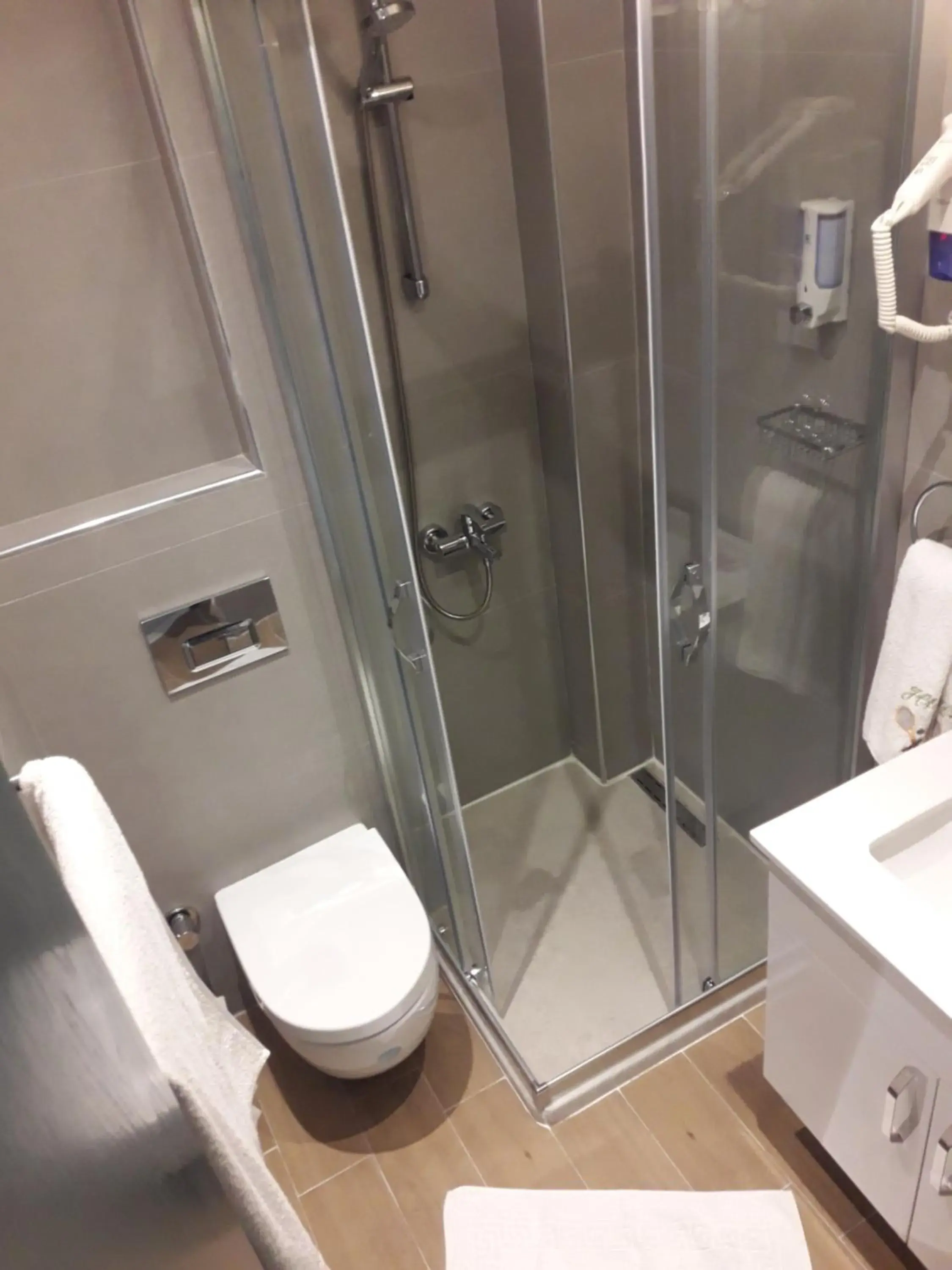 Shower, Bathroom in Hotel HAL-TUR