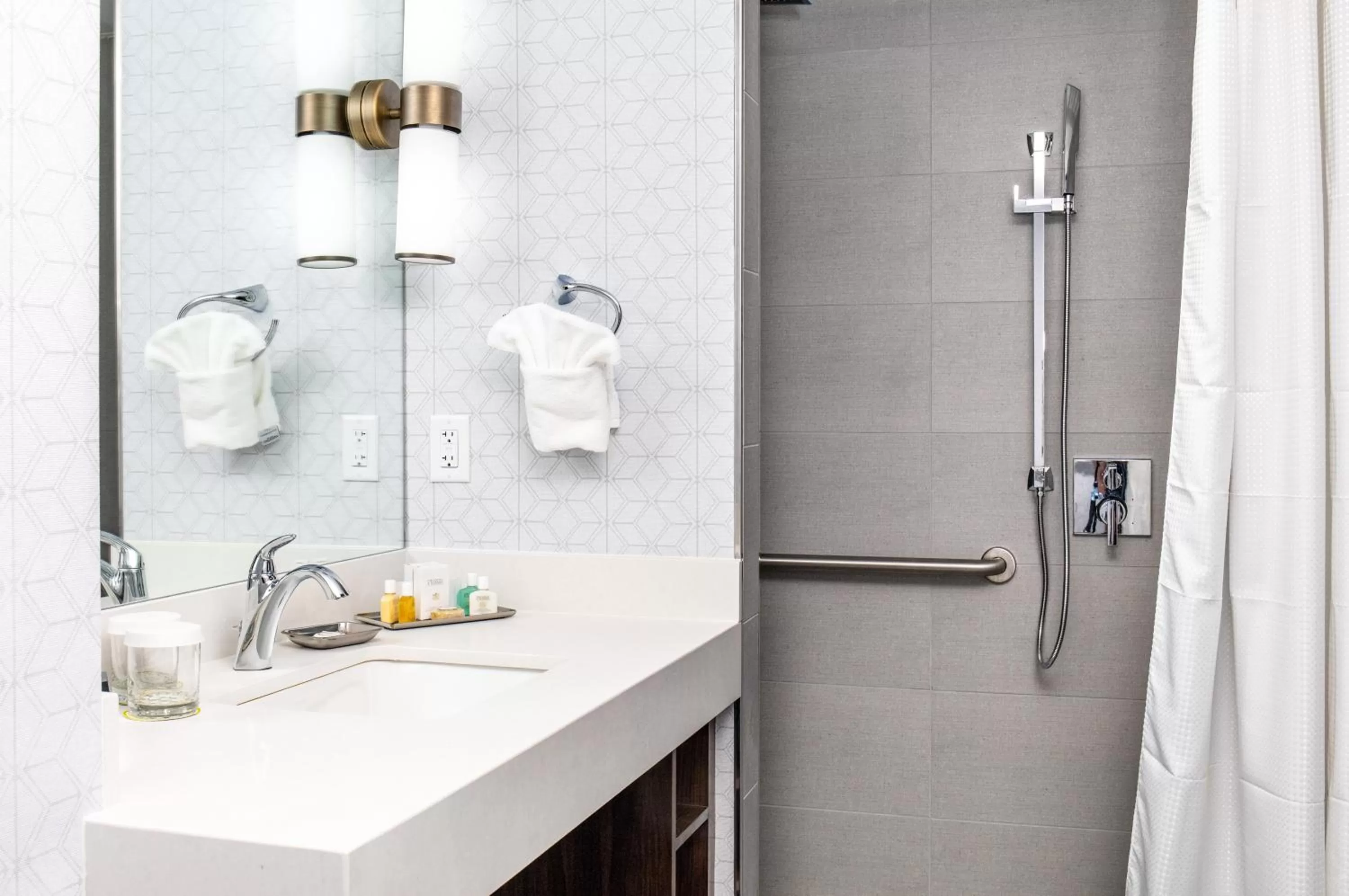 Bathroom in Haywood Park Hotel, an Ascend Collection Hotel