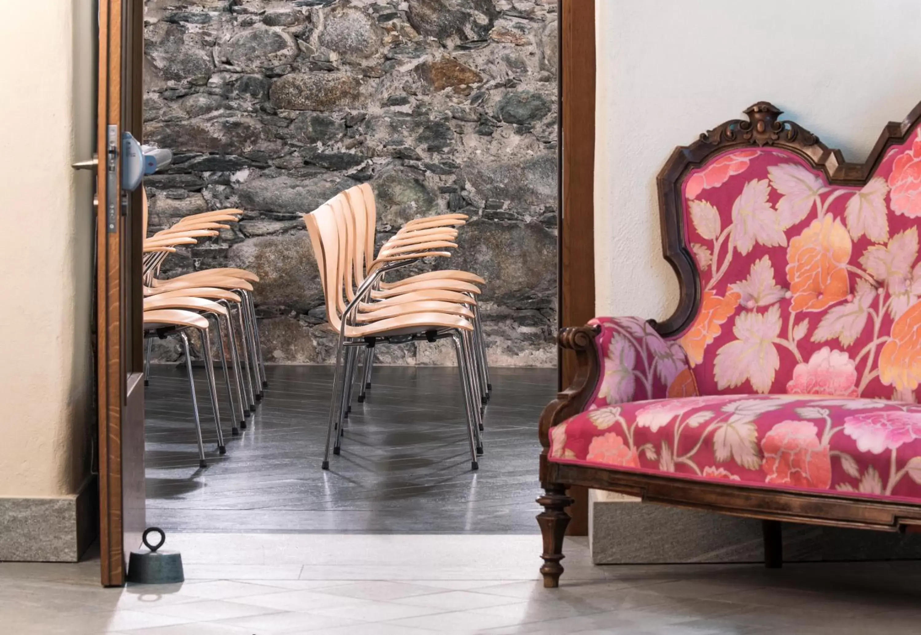 Decorative detail, Seating Area in Grand Hotel Della Posta