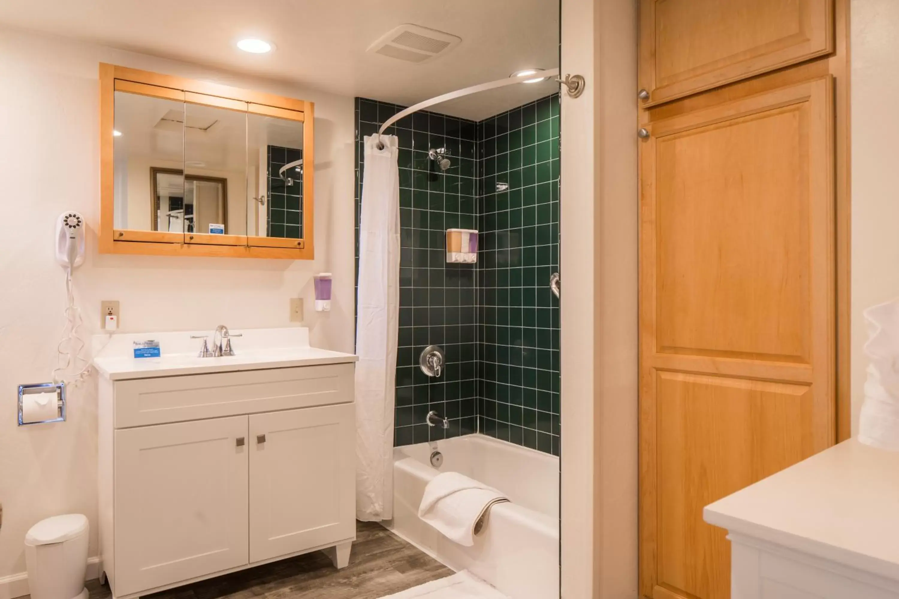 Bathroom in Andril Fireplace Cottages