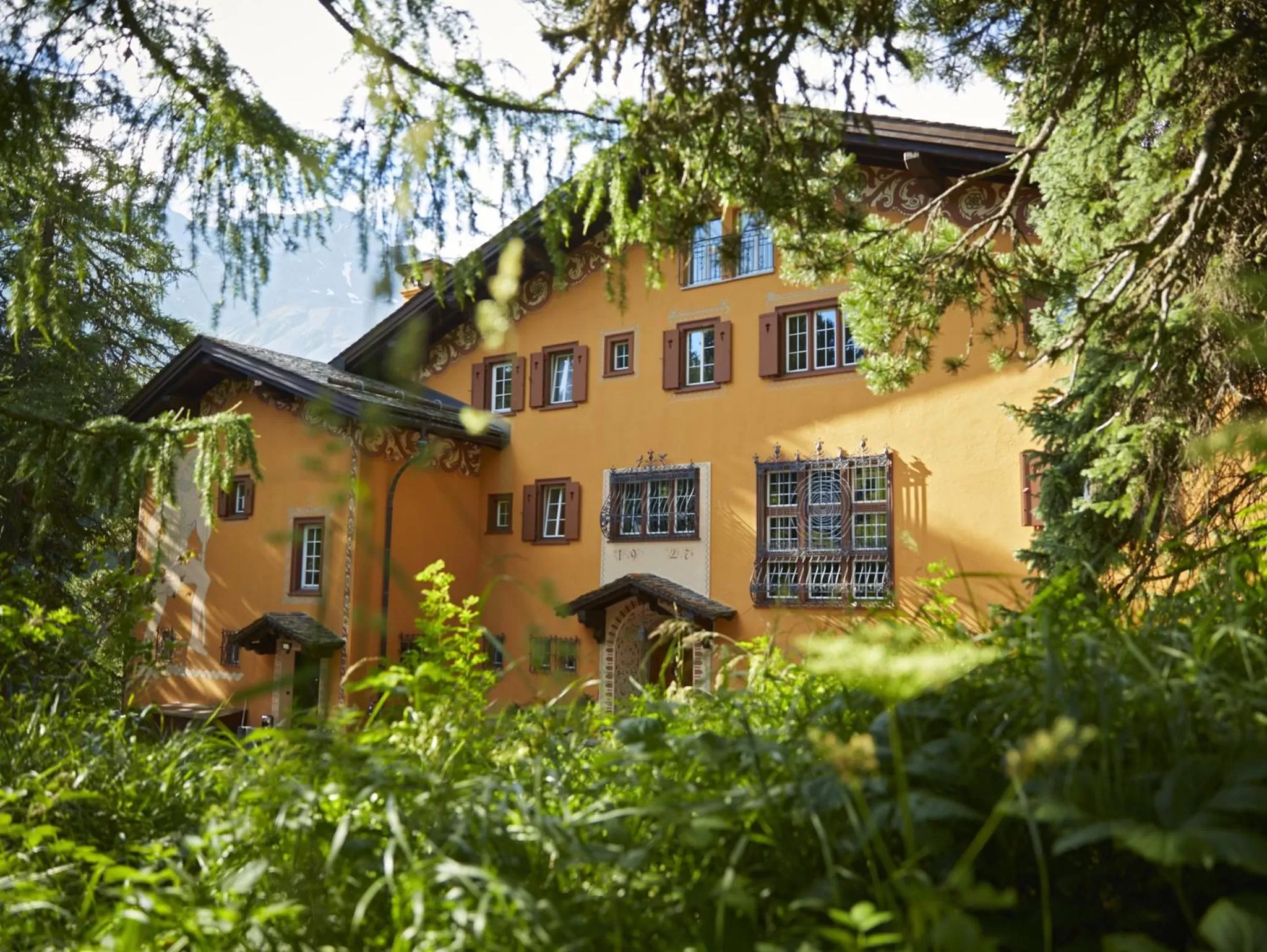 Facade/entrance in Hotel Chesa Spuondas