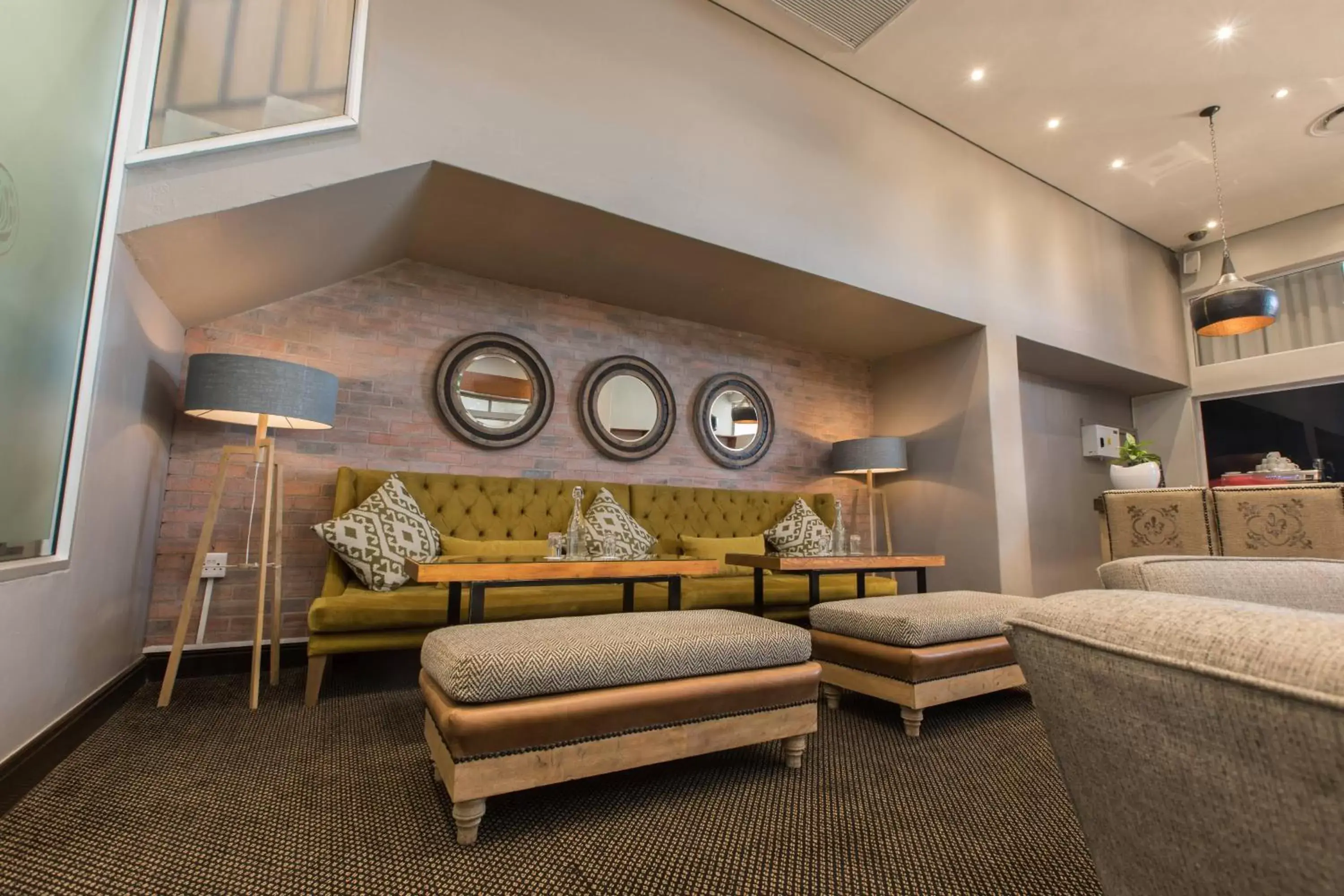 Lounge or bar, Seating Area in Protea Hotel by Marriott Stellenbosch & Conference Centre