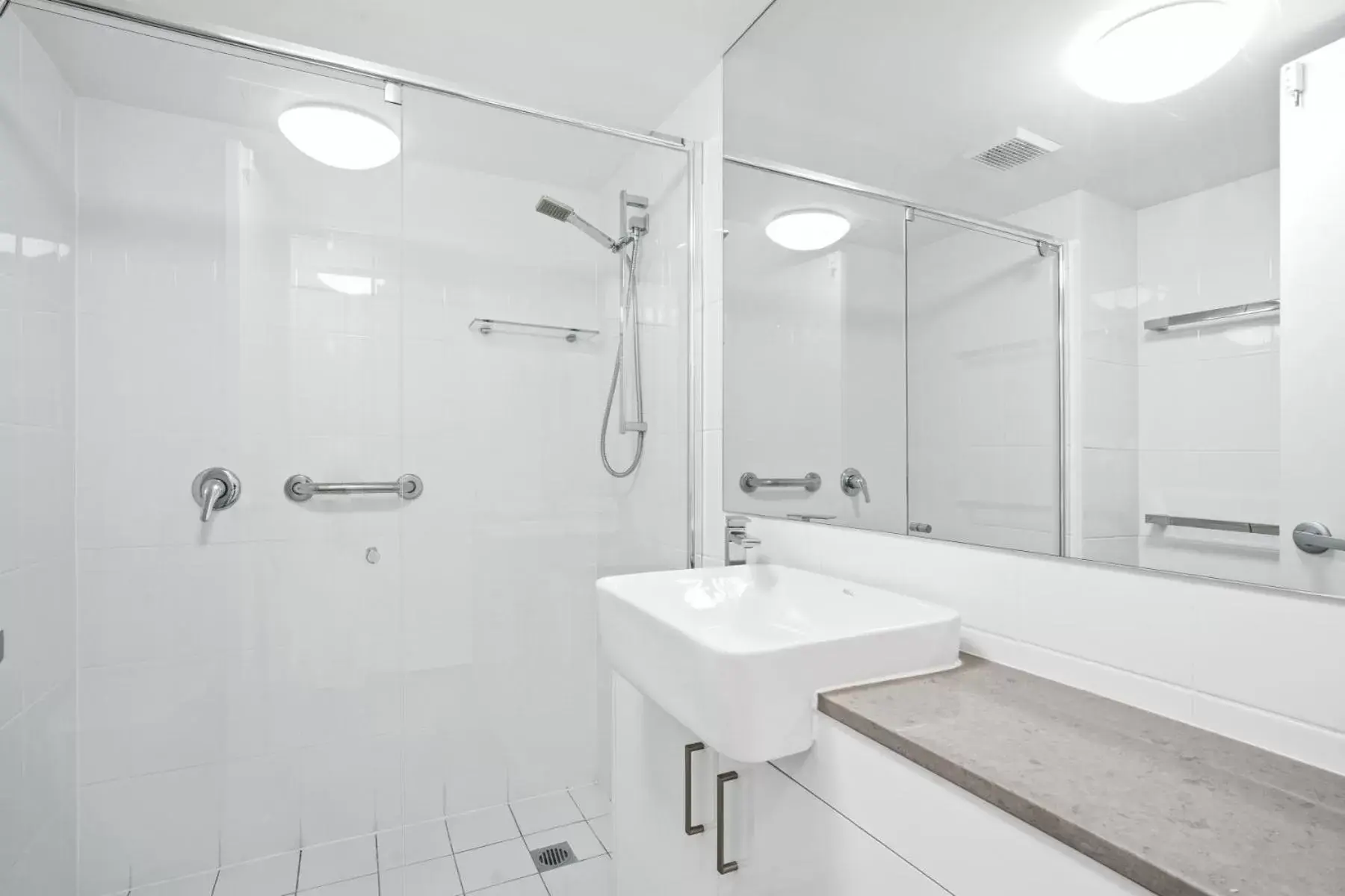 Shower, Bathroom in Kirra Palms Holiday Apartments