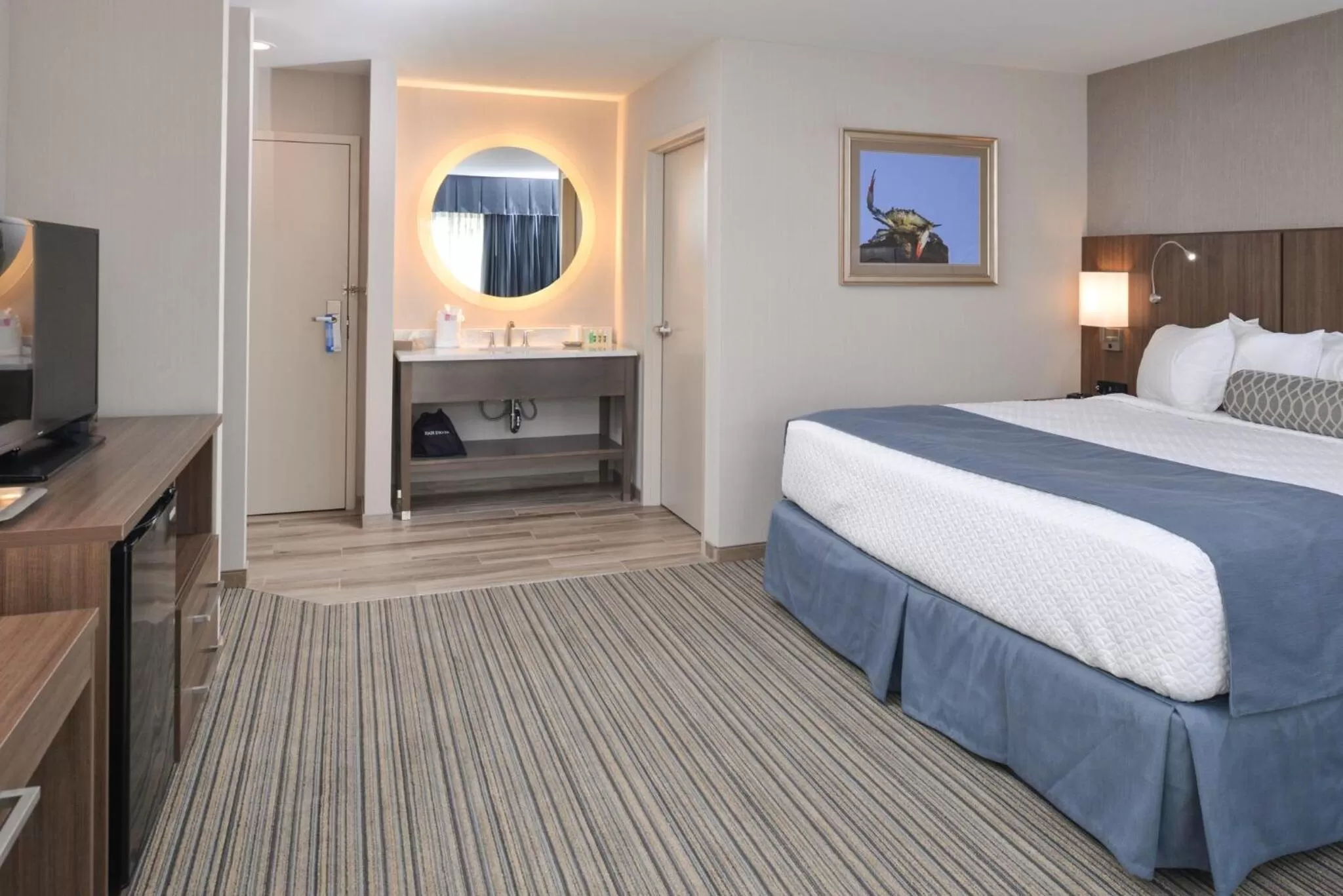 Shower, Bed in Anchored Inn at Hidden Harbor