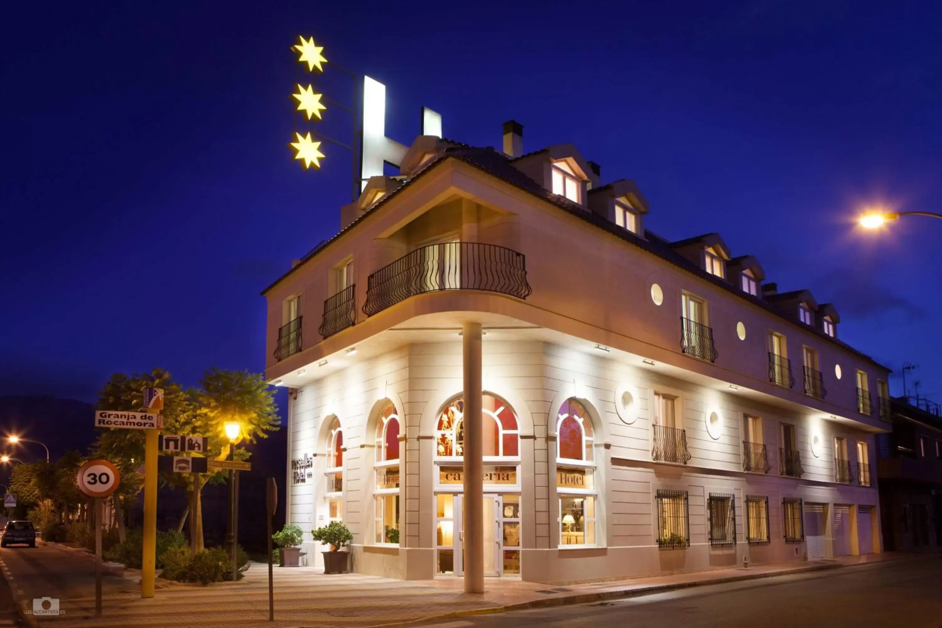 Facade/entrance, Property Building in Hotel Versalles