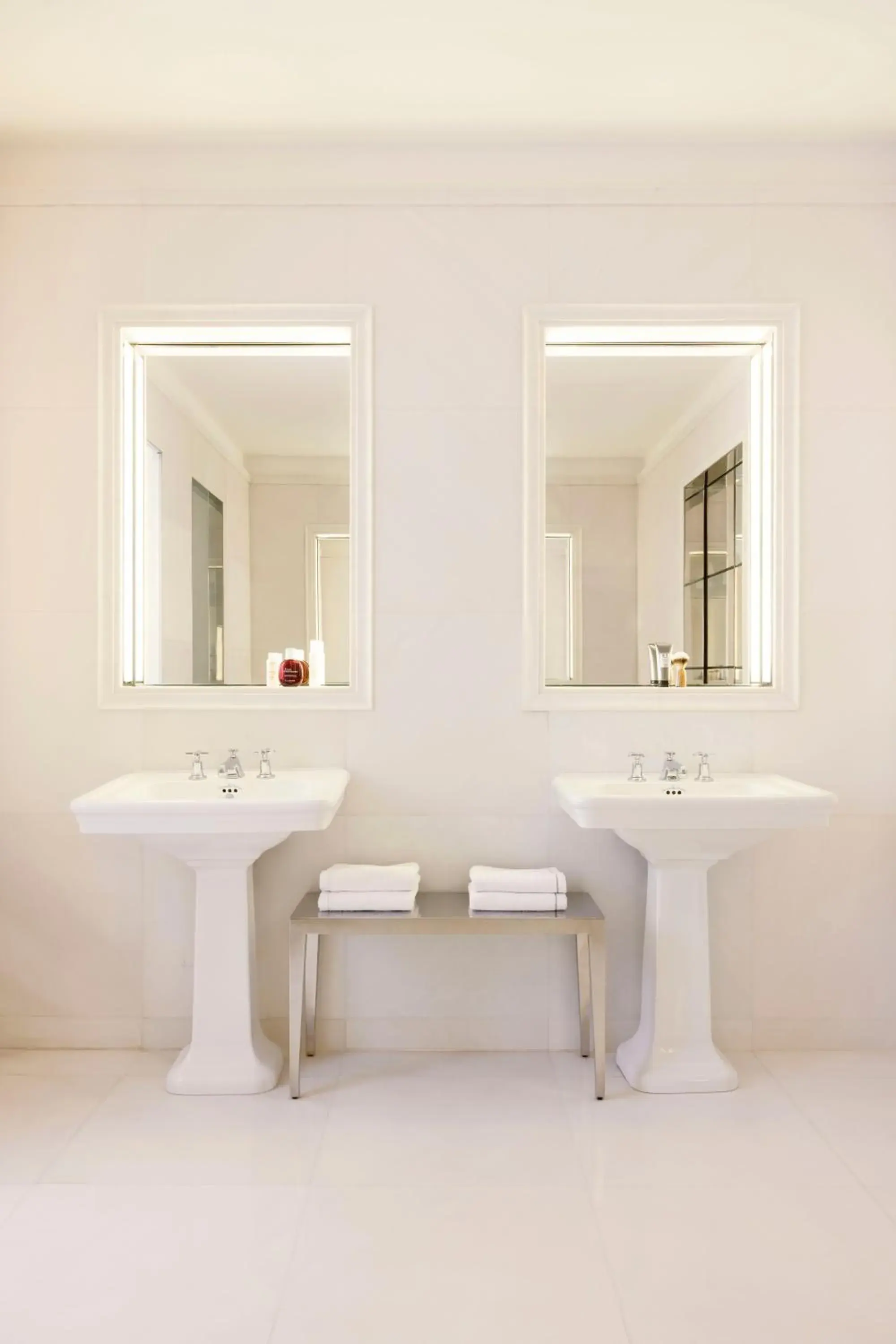 Bathroom, Seating Area in Le Royal Monceau Hotel Raffles Paris