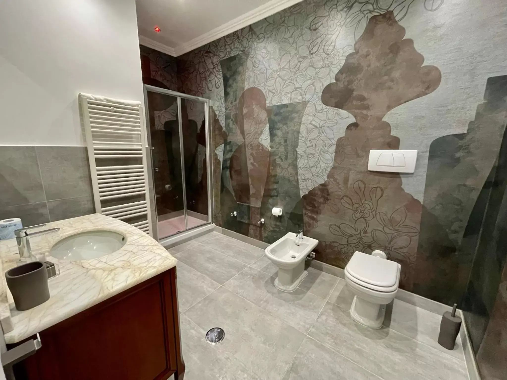 Bathroom in Tribus Boutique Hotel