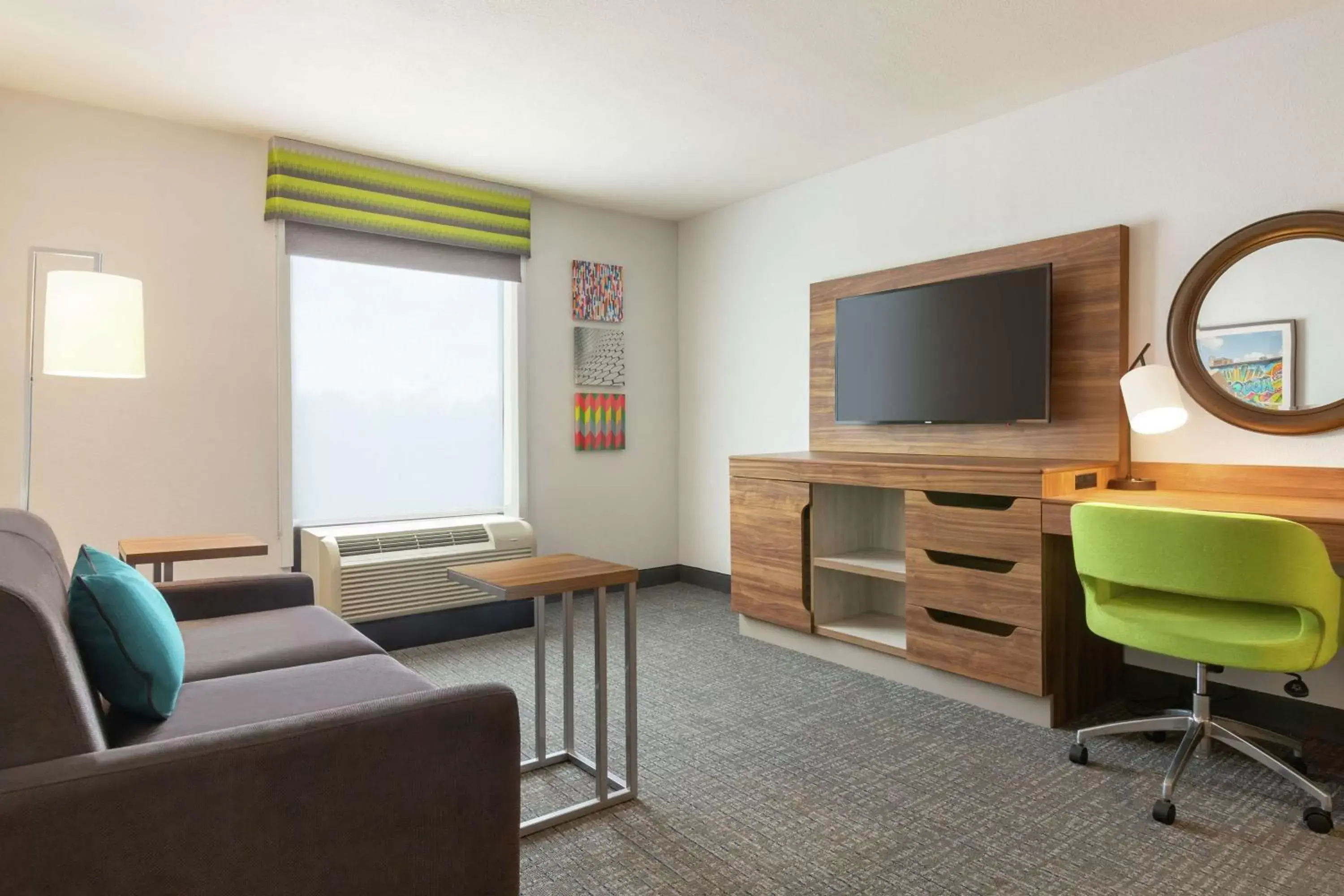 Bedroom, TV/Entertainment Center in Hampton Inn & Suites Houston-Cypress Station