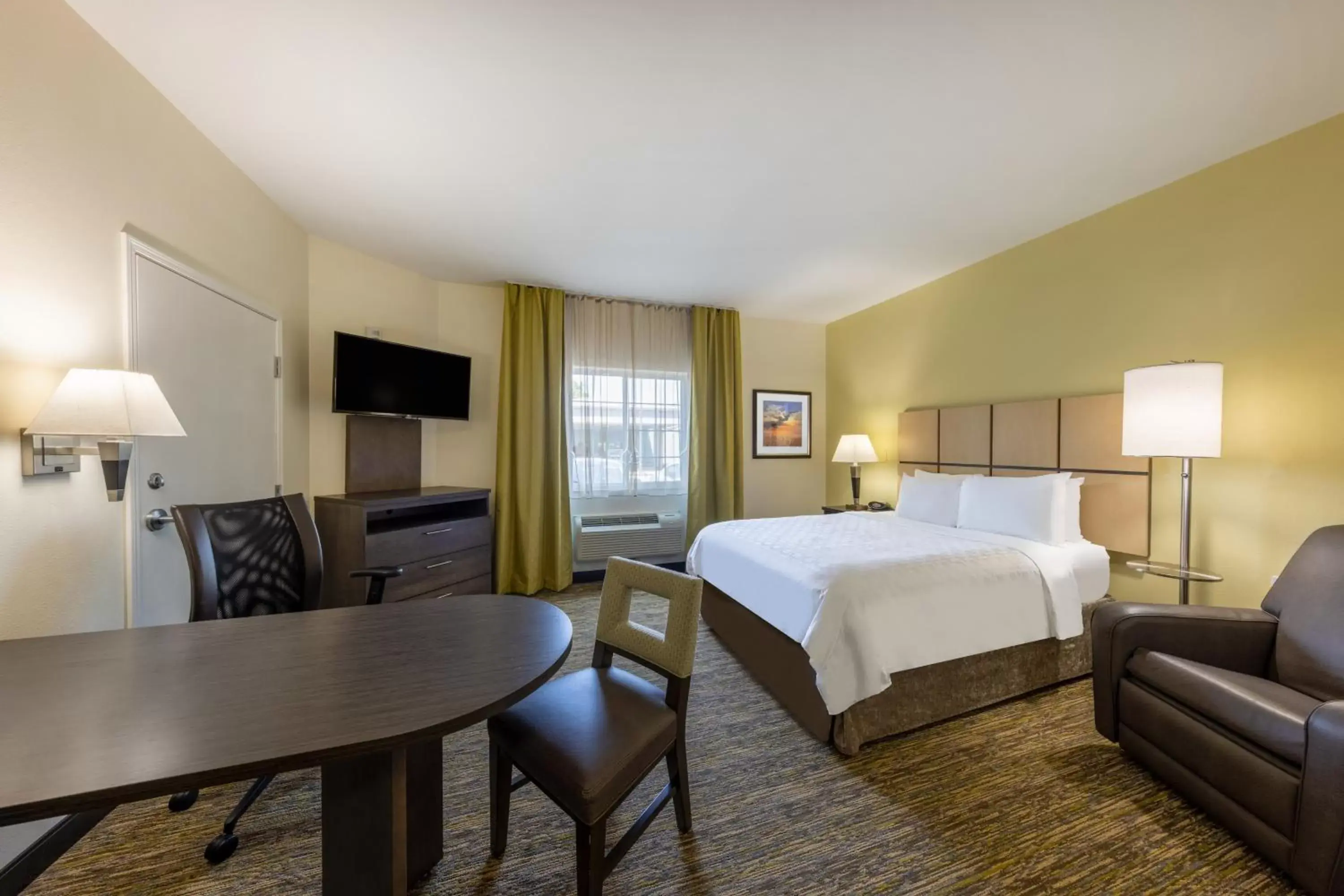 TV and multimedia in Candlewood Suites Springfield South, an IHG Hotel