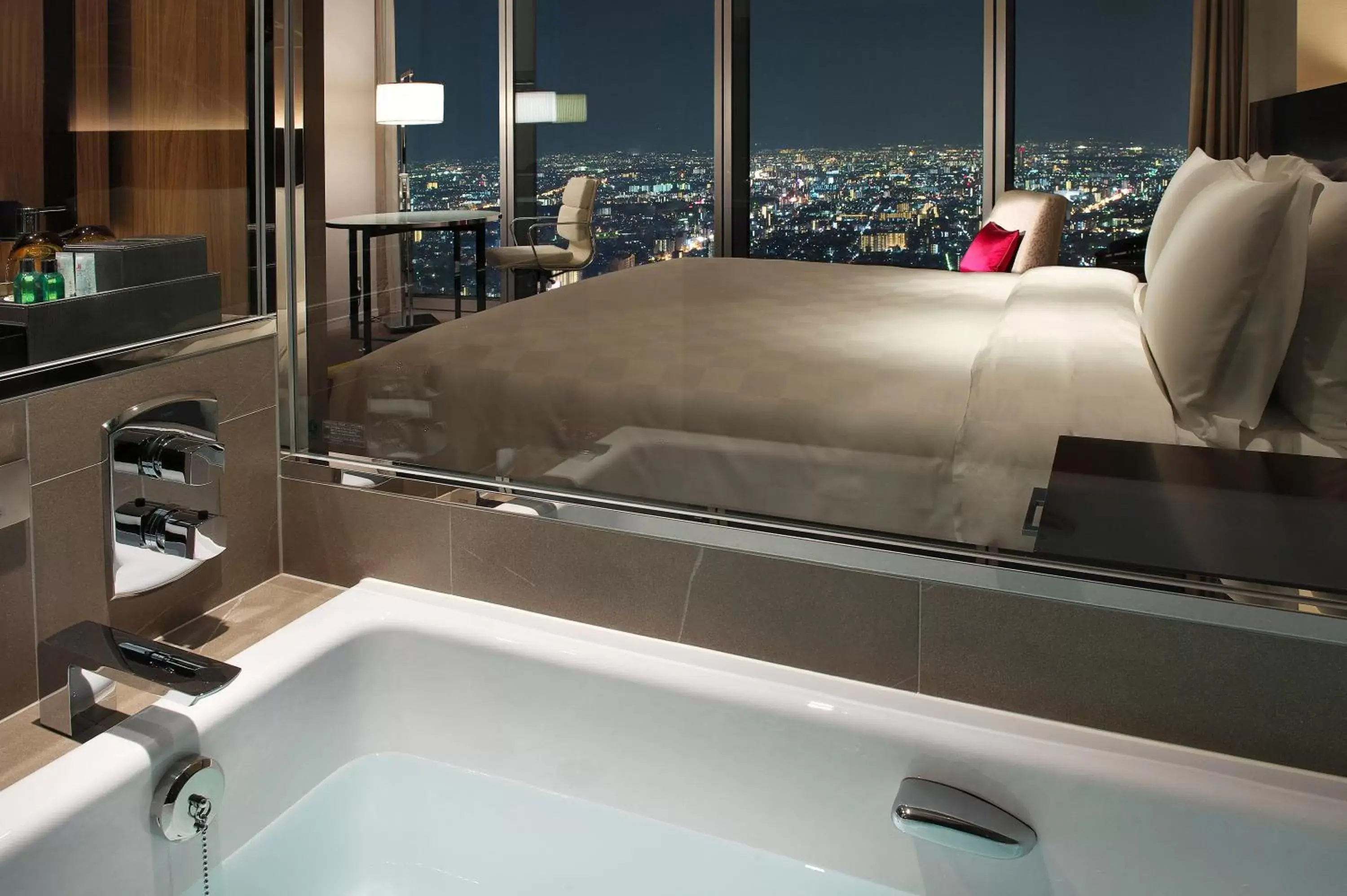 Bathroom in Osaka Marriott Miyako Hotel