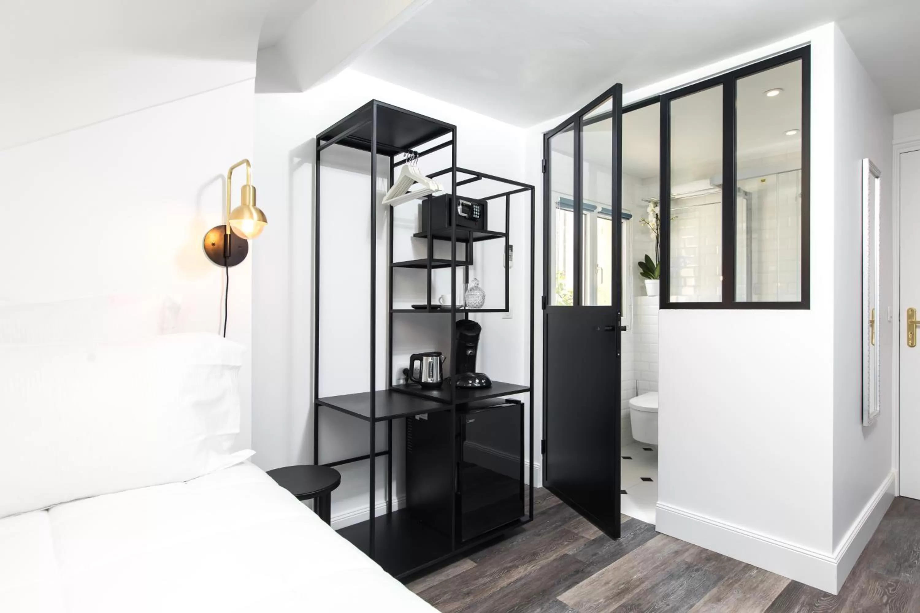 Photo of the whole room, Bed in Arome Hôtel