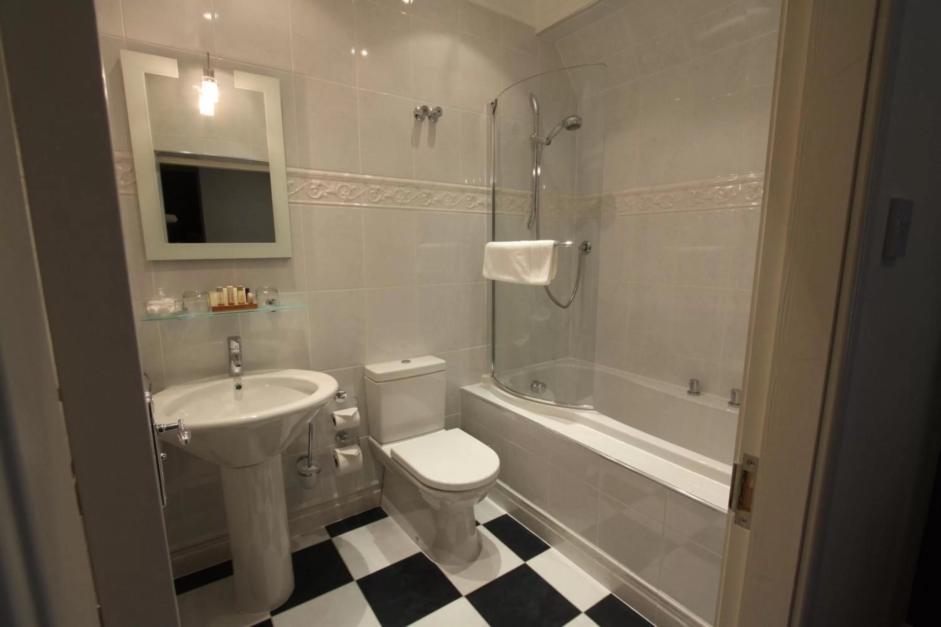 Bathroom in Mansion House Hotel