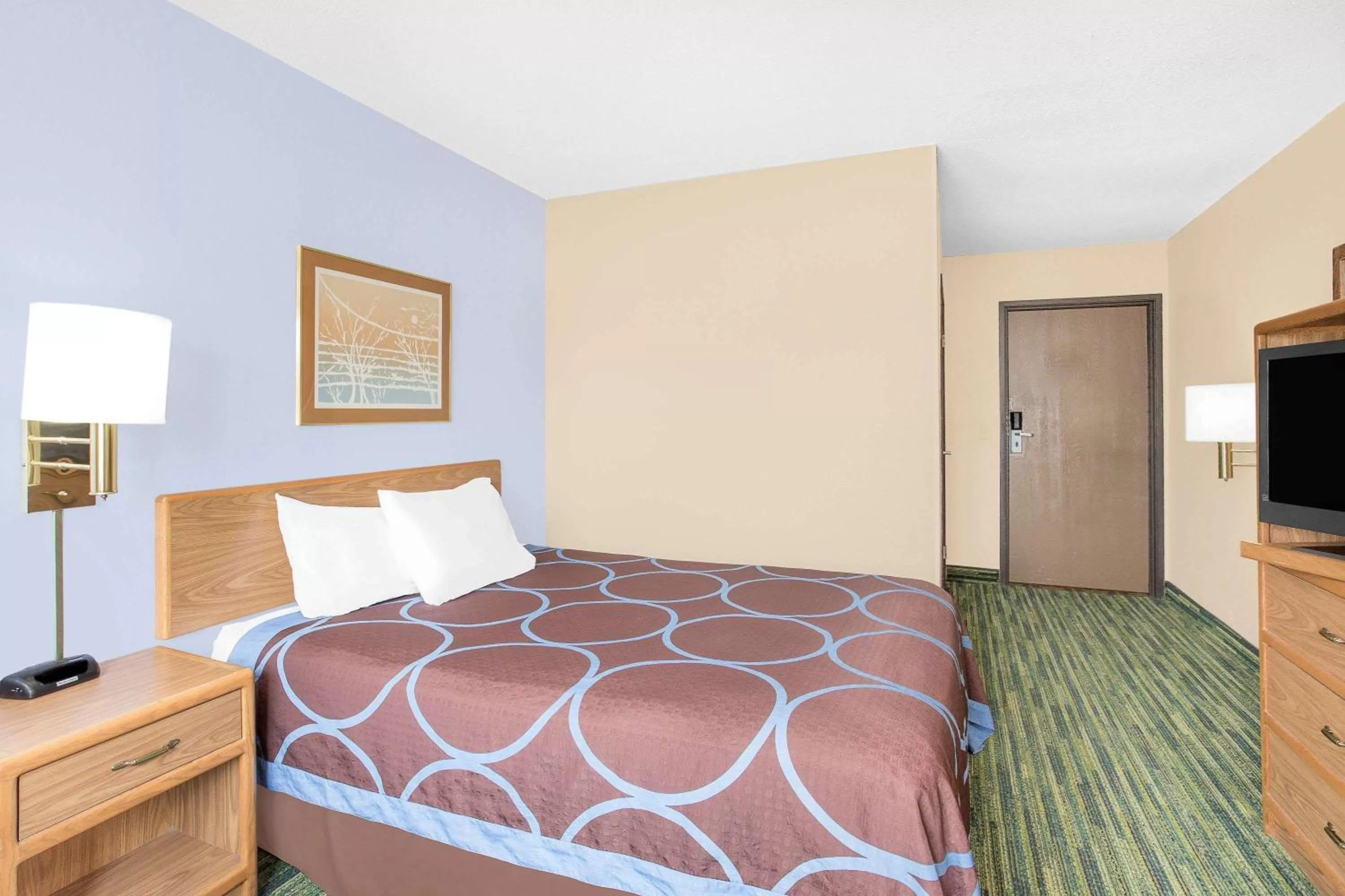 Photo of the whole room, Bed in Boarders Inn & Suites by Cobblestone Hotels Waterloo Cedar Falls