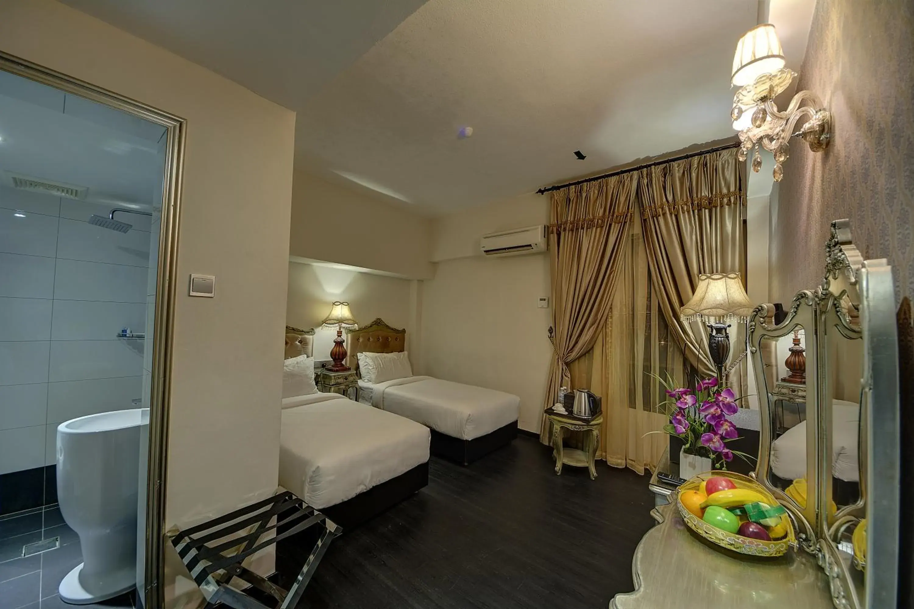 Deluxe Twin Room in Arenaa Batik Boutique Hotel