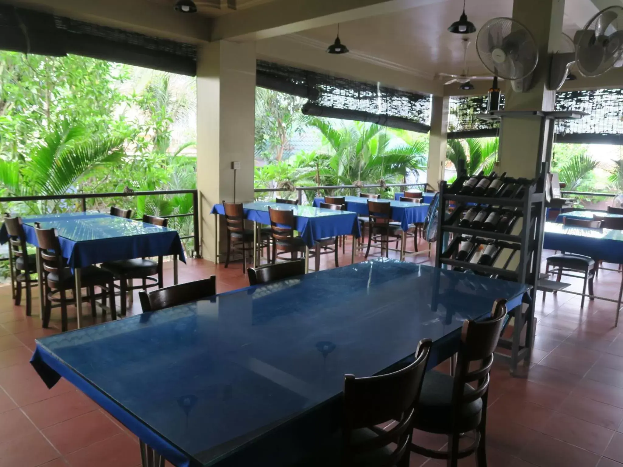 Restaurant/Places to Eat in River Dolphin Hotel