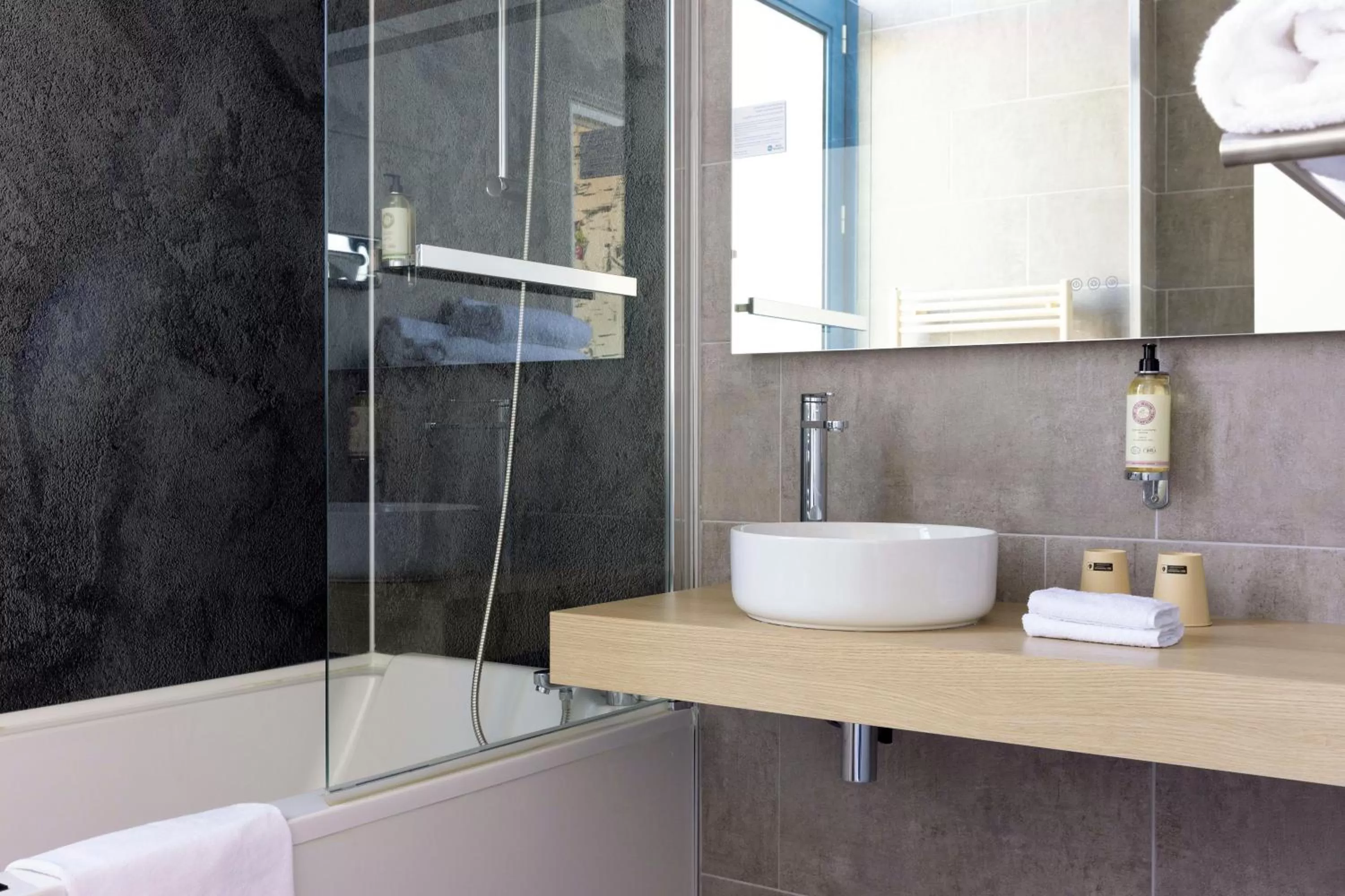 Hot Tub in Best Western Hôtel Hermitage