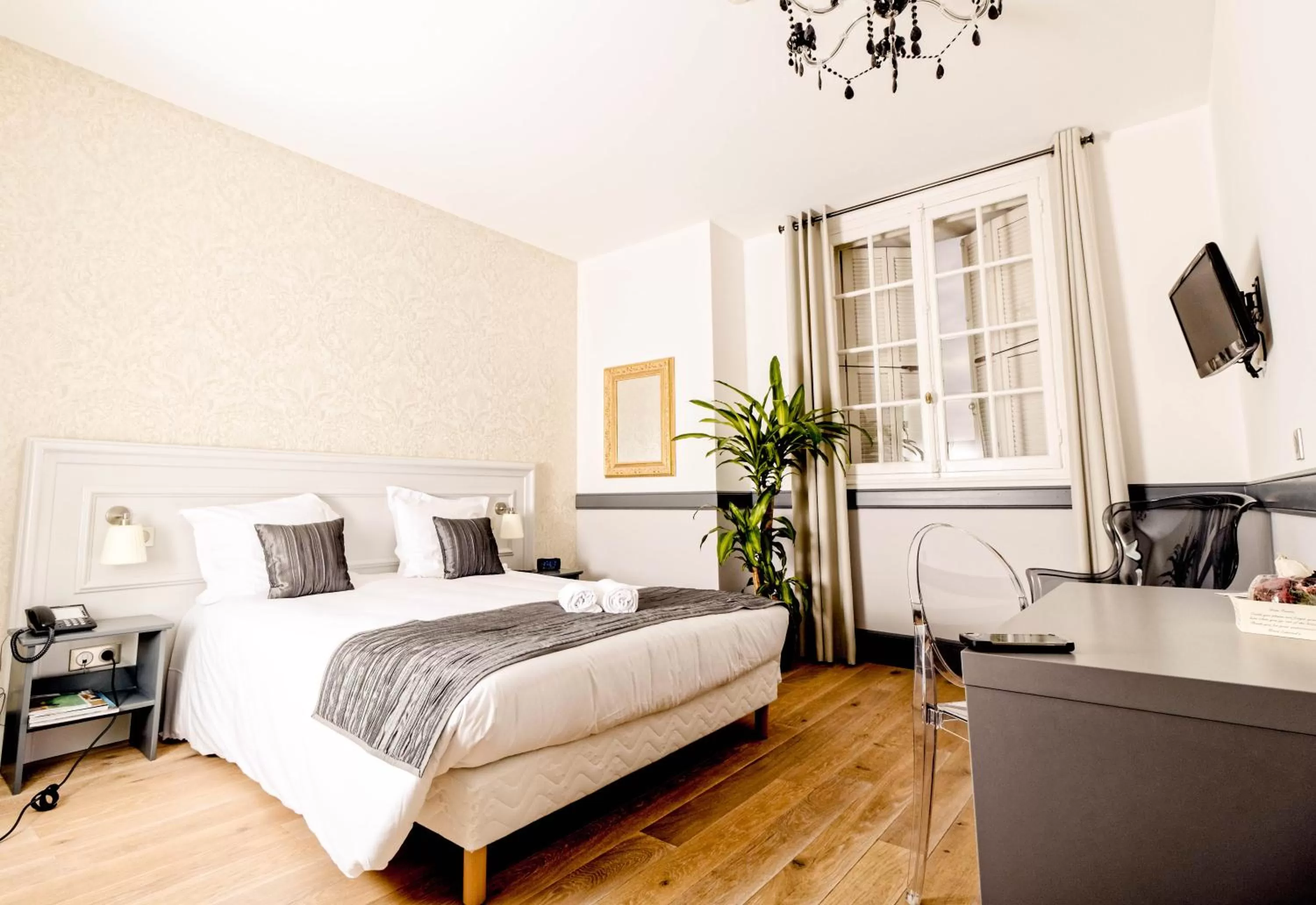 Bed in Hotel Restaurant Edmond's