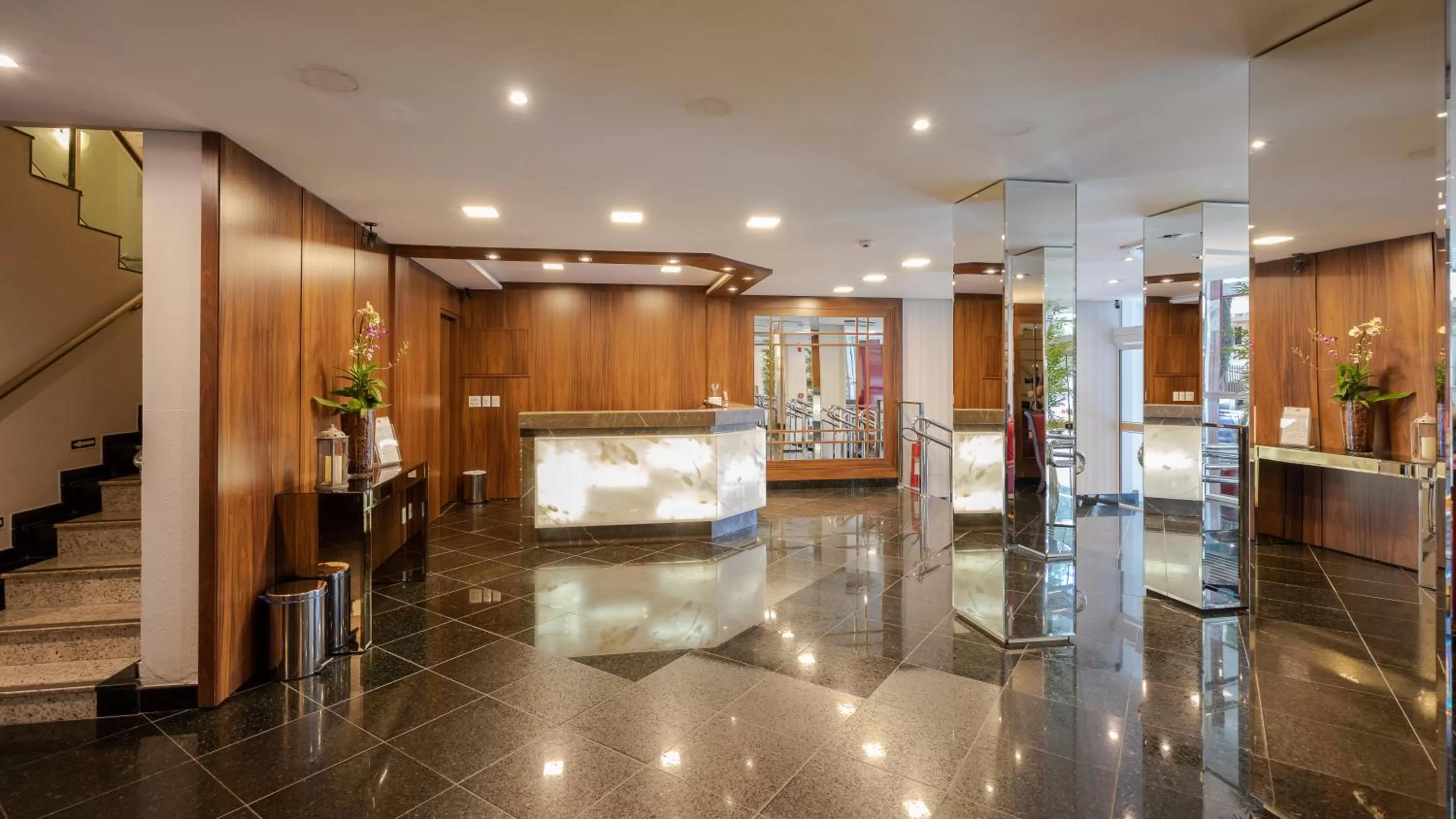 Lobby or reception in Del Rey Quality Hotel