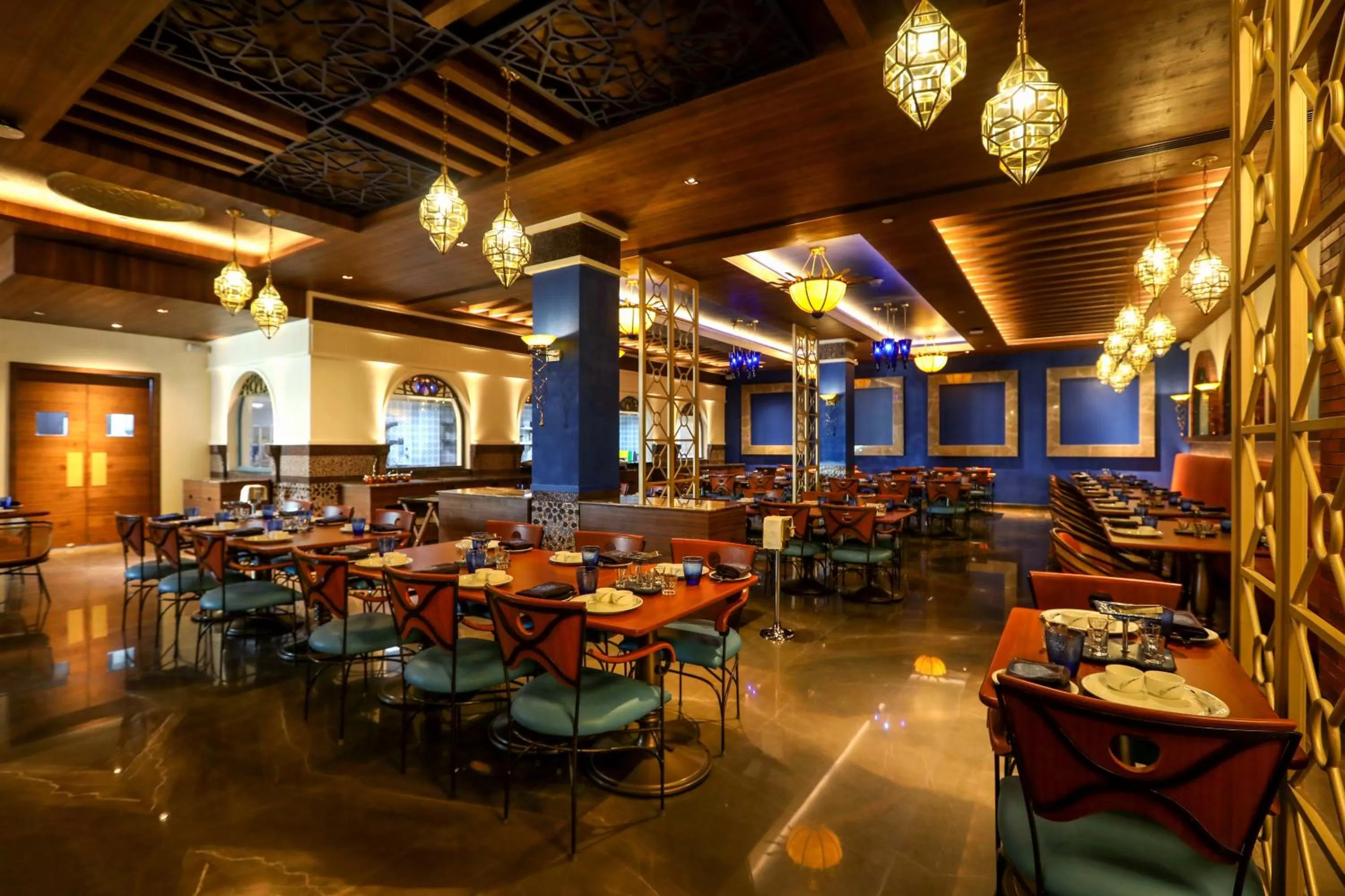 Restaurant/places to eat in Radisson Blu Hotel & Suites GRT Chennai