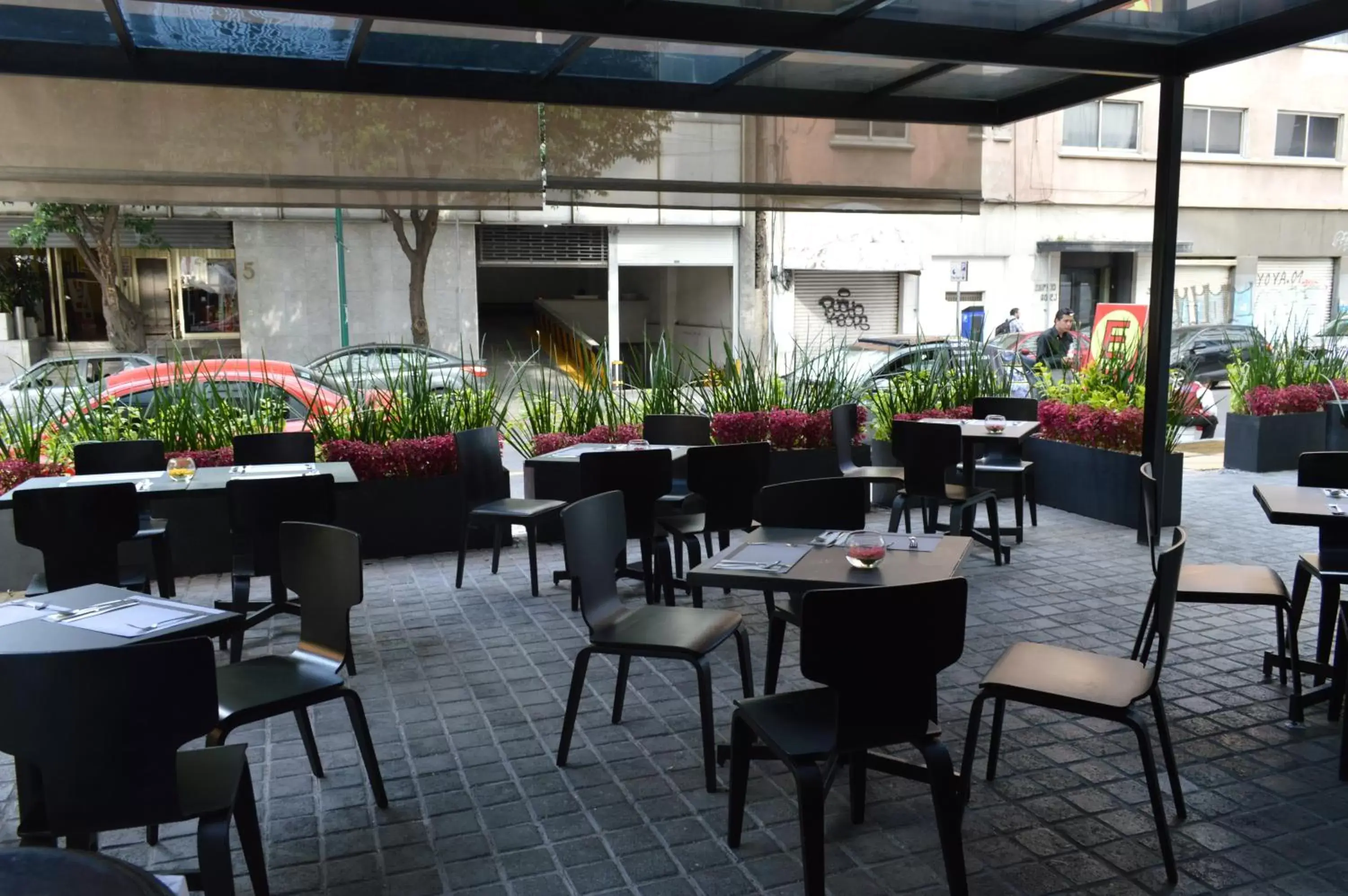 Balcony/Terrace, Restaurant/Places to Eat in Hotel El Ejecutivo by Reforma Avenue