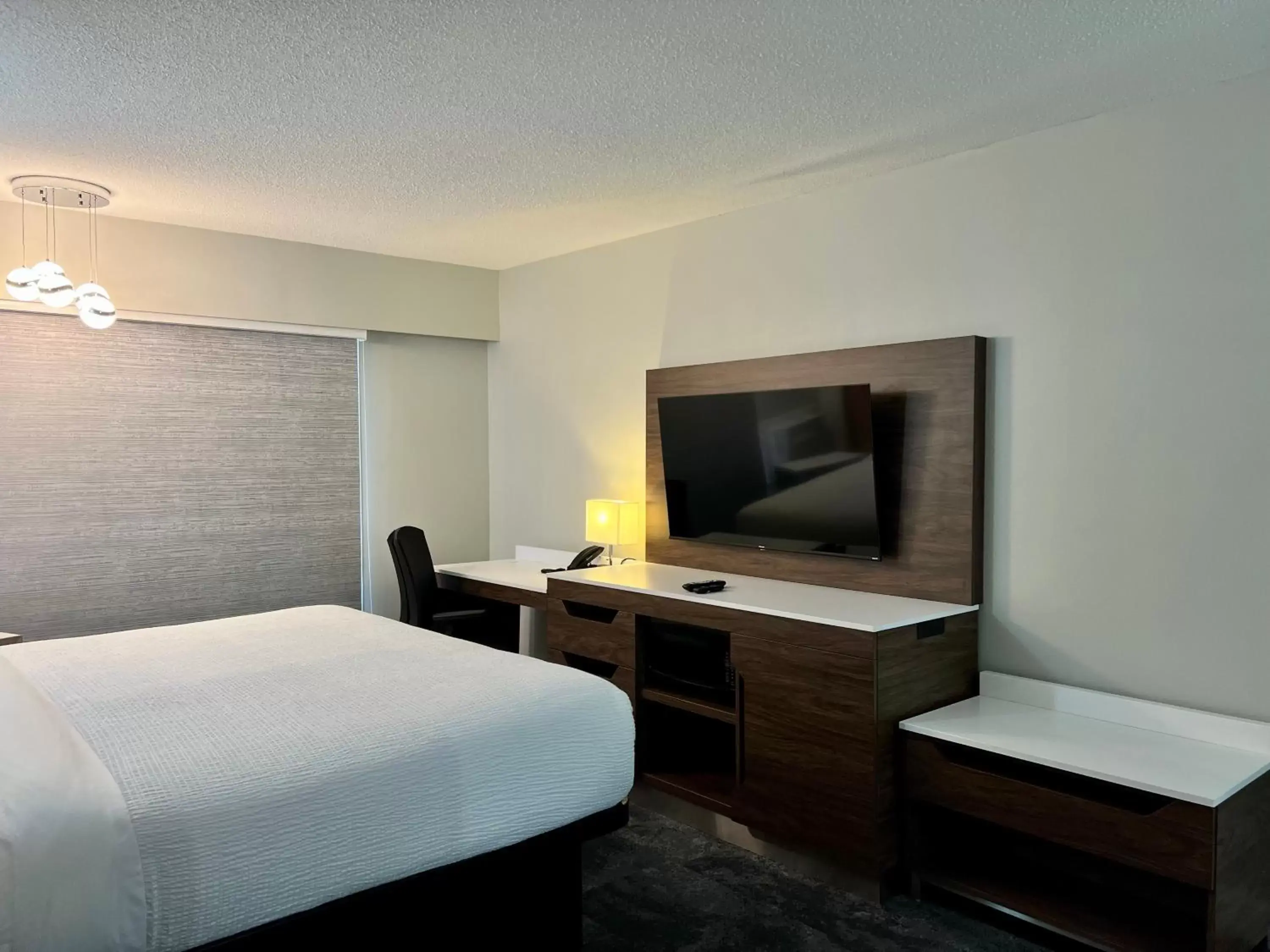 TV and multimedia, TV/Entertainment Center in The Vic, Ascend Hotel Collection