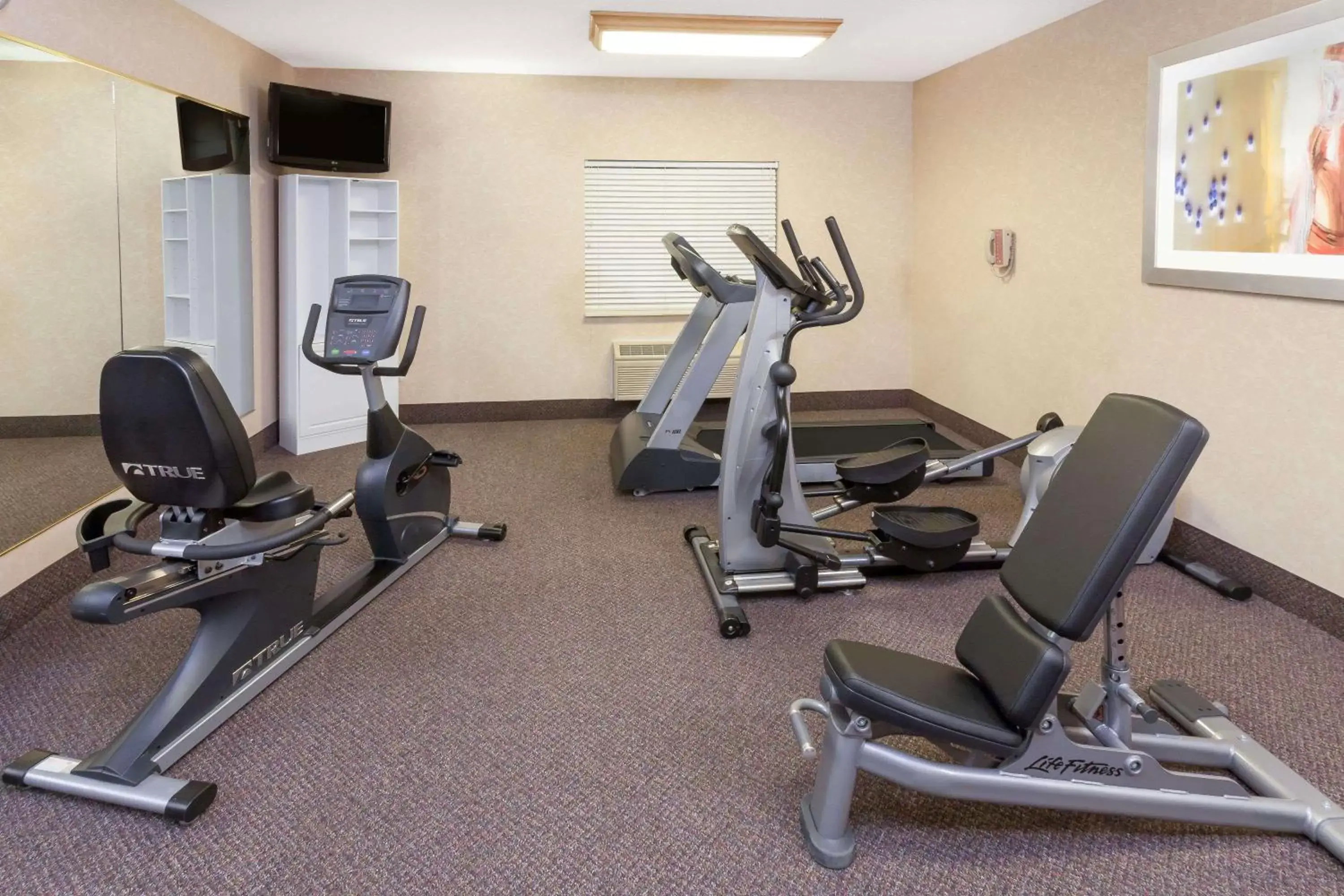 Fitness centre/facilities, Fitness Center/Facilities in Baymont by Wyndham Galesburg