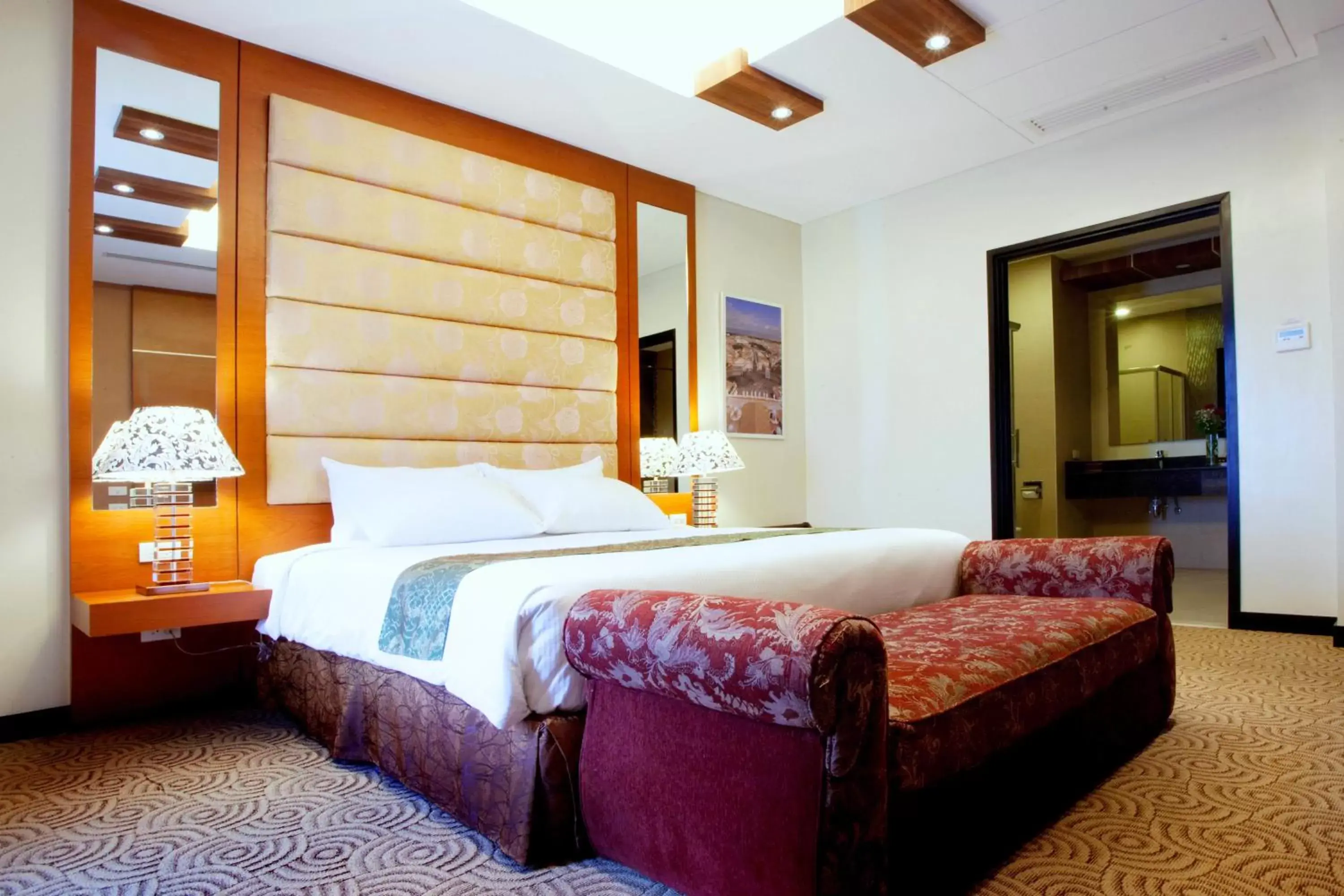 Photo of the whole room, Bed in Hotel Elizabeth Cebu