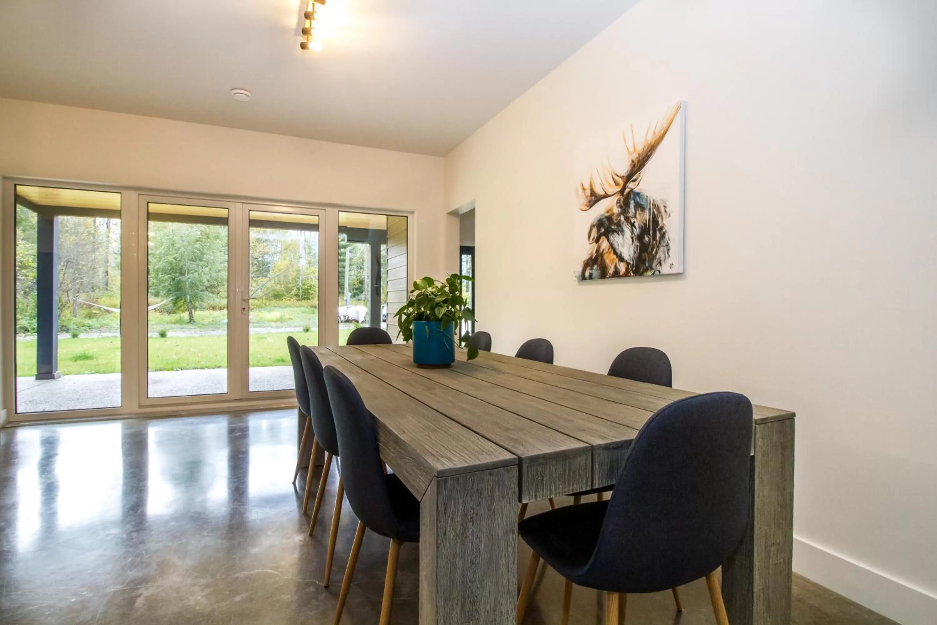 Dining Area in Arrows Edge Lodge