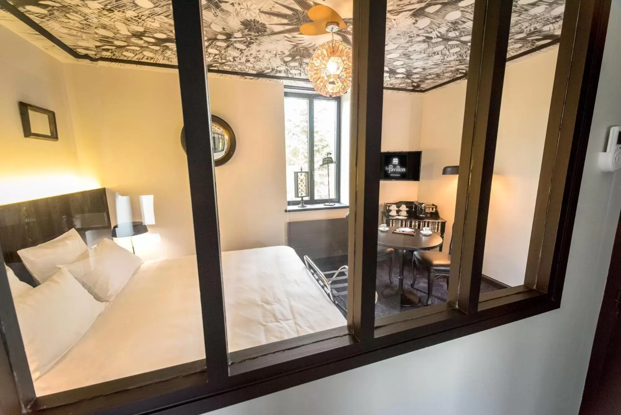 Bedroom, Bed in Le Pavillon du Golf d'Arras